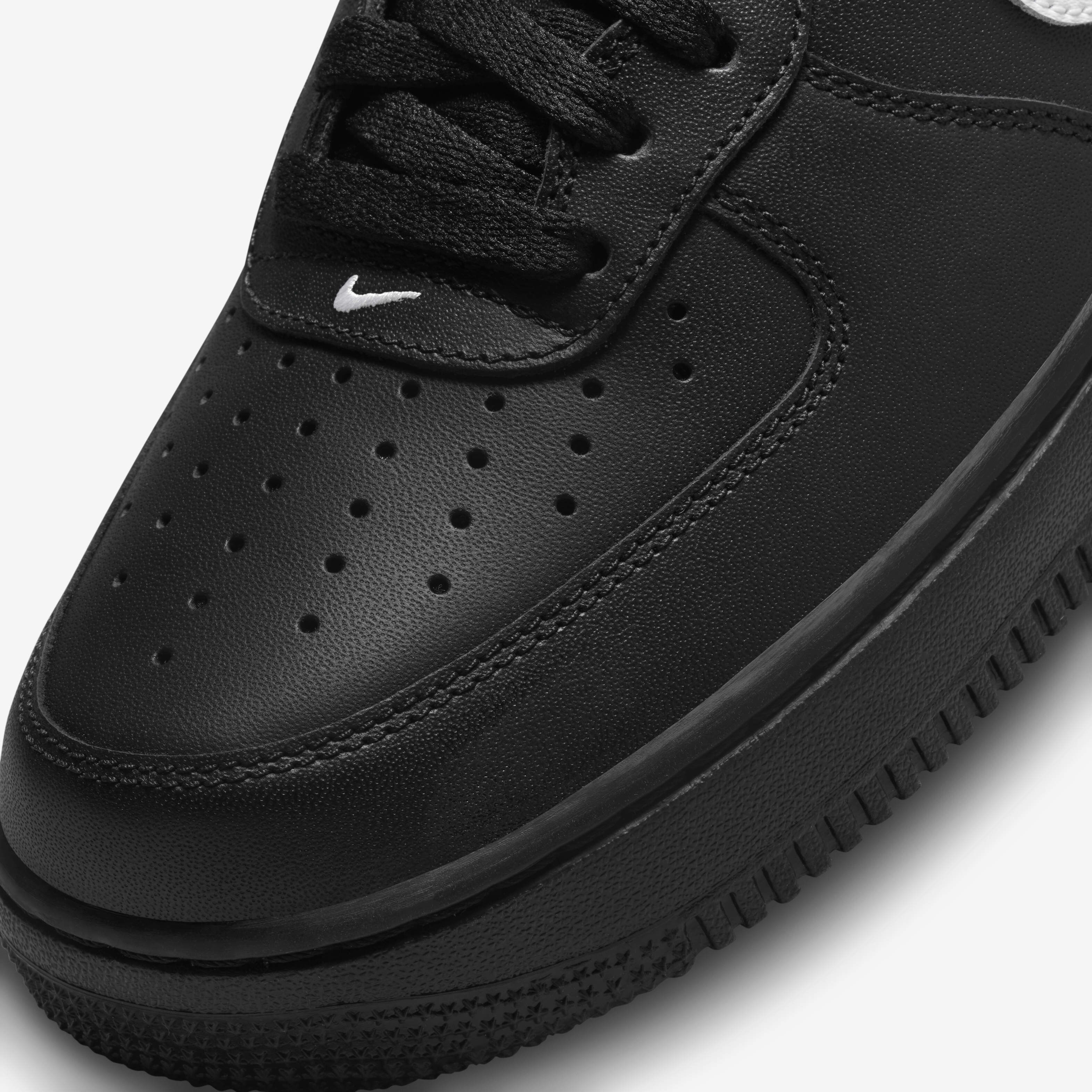 Nike air force size 6 black top