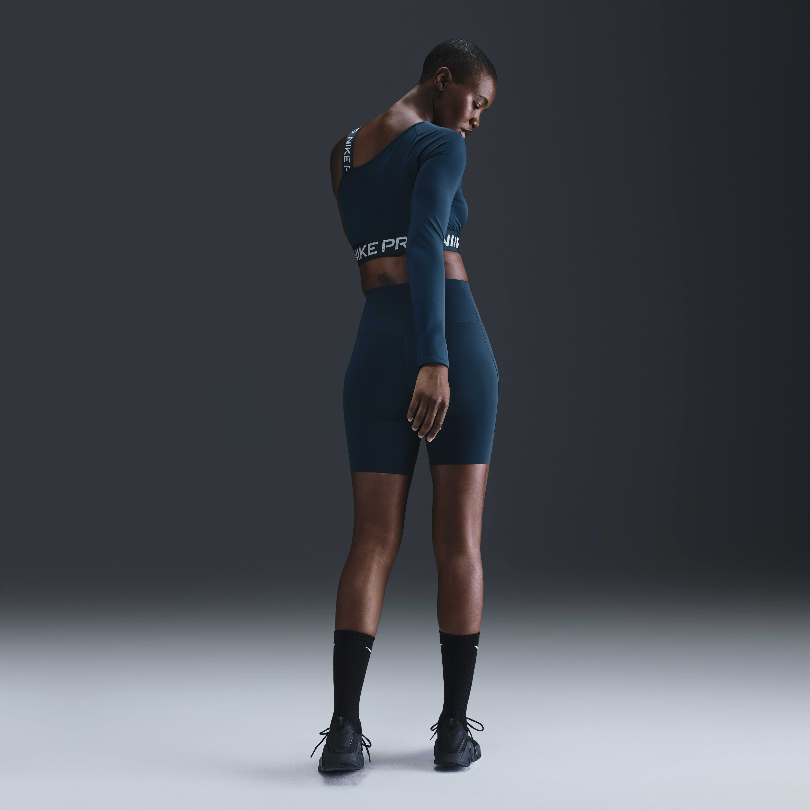 Nike Pro Shine image number 4