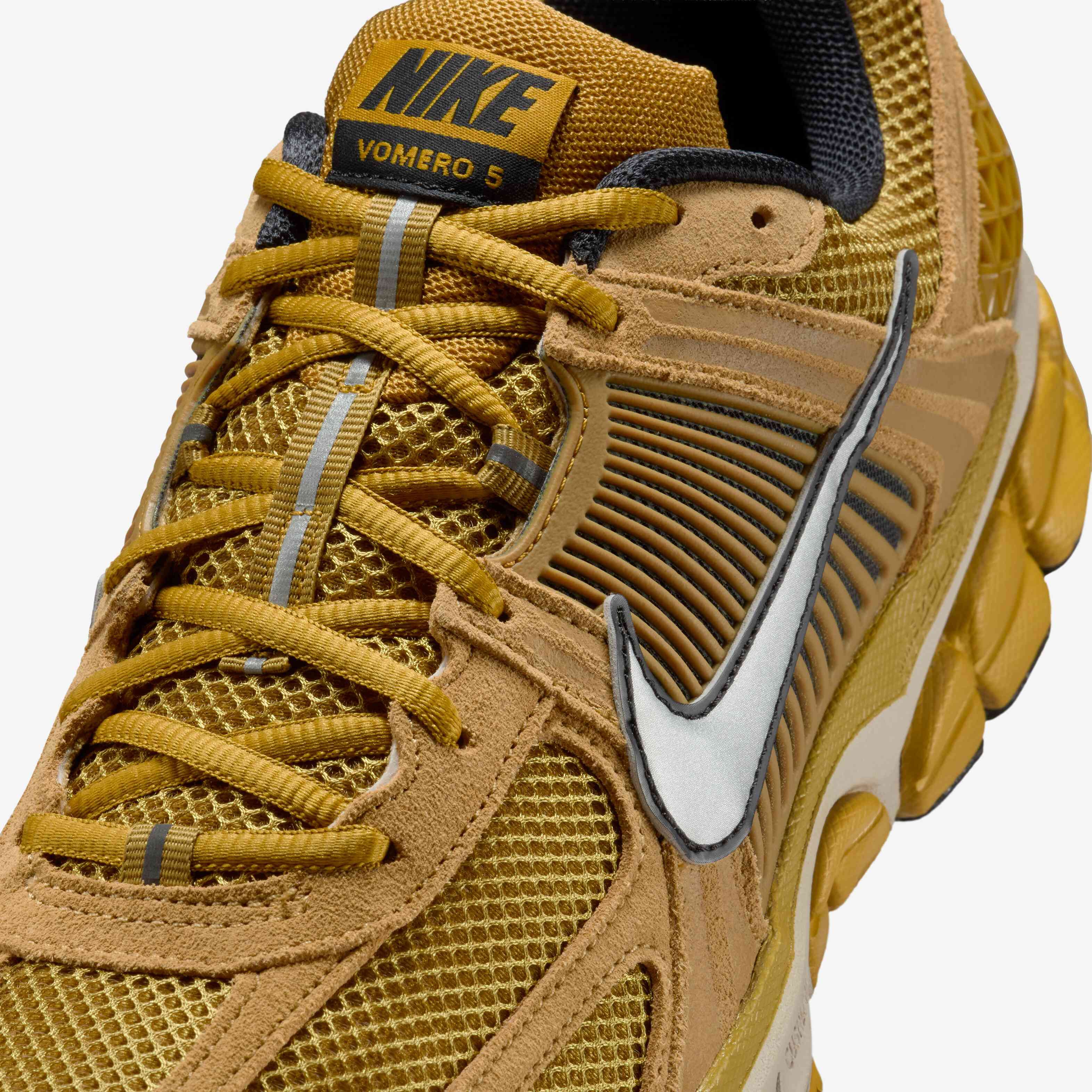 GOLD 30.新品、箱ありNIKE AIR ZOOM VOMERO14 61TewMAzMKL._AC_SL1500_.jpg