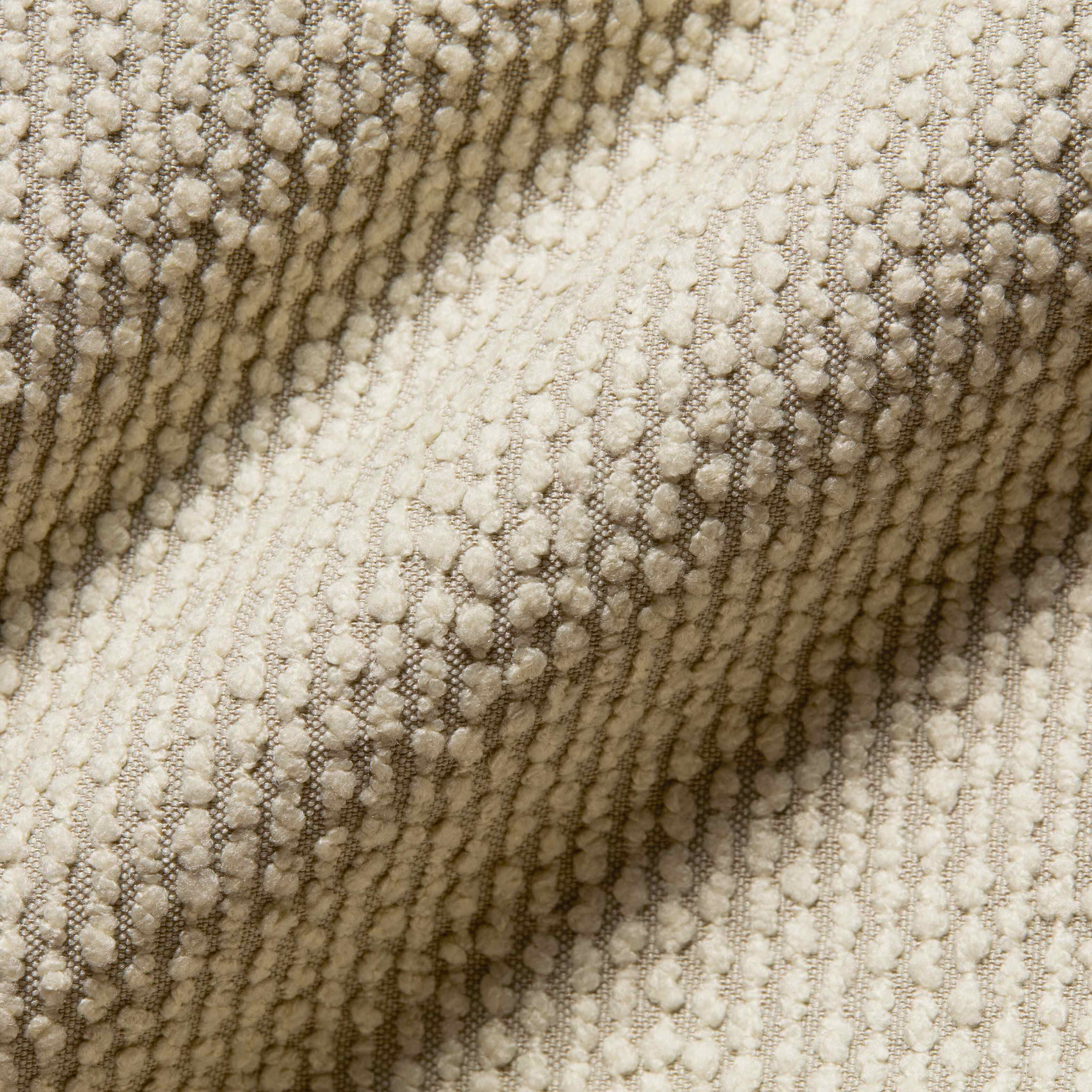 نايكي أورا image number 4