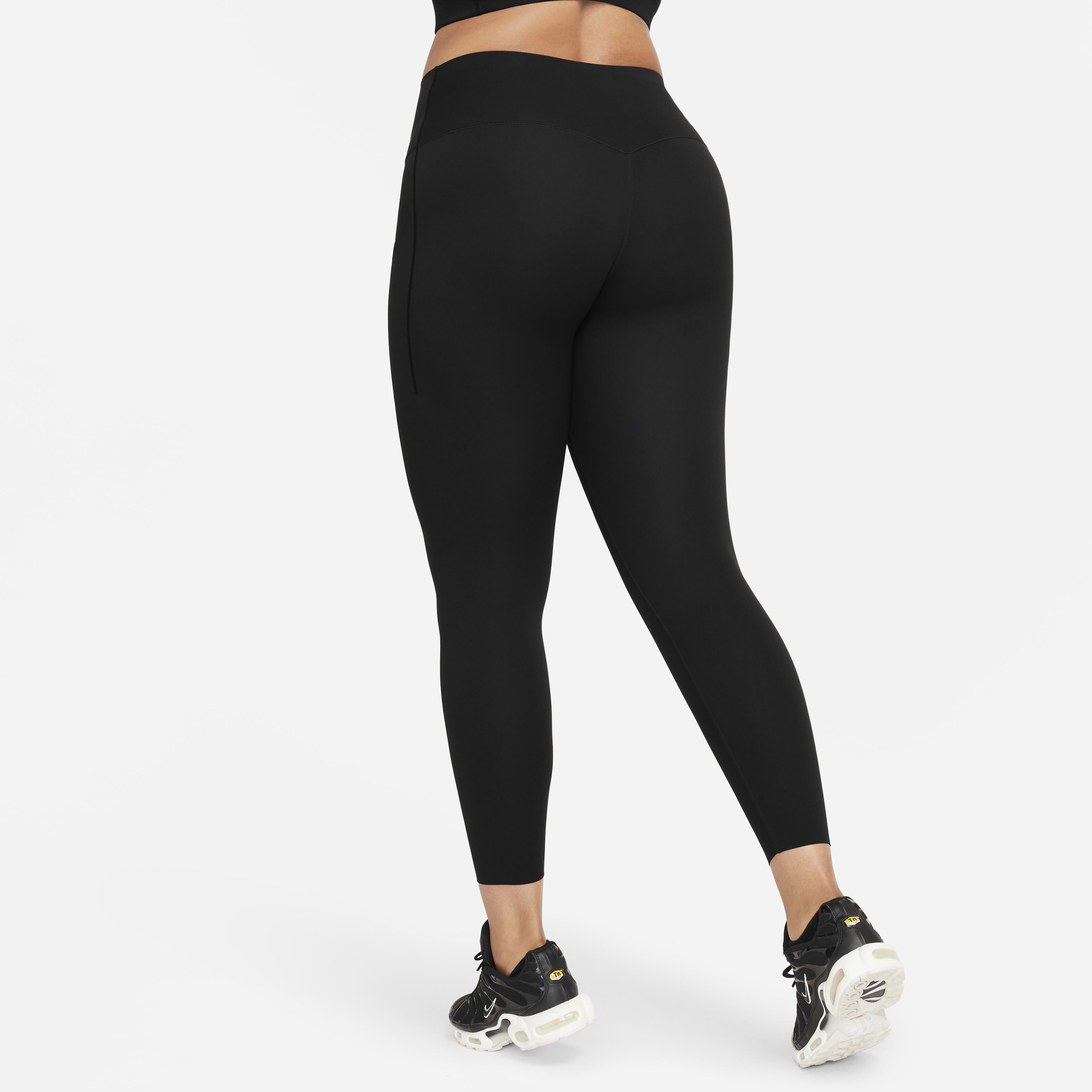 Buy Nike Universa Women s Medium Support High Waisted 7 8 Leggings with Pockets Nike Saudi Official