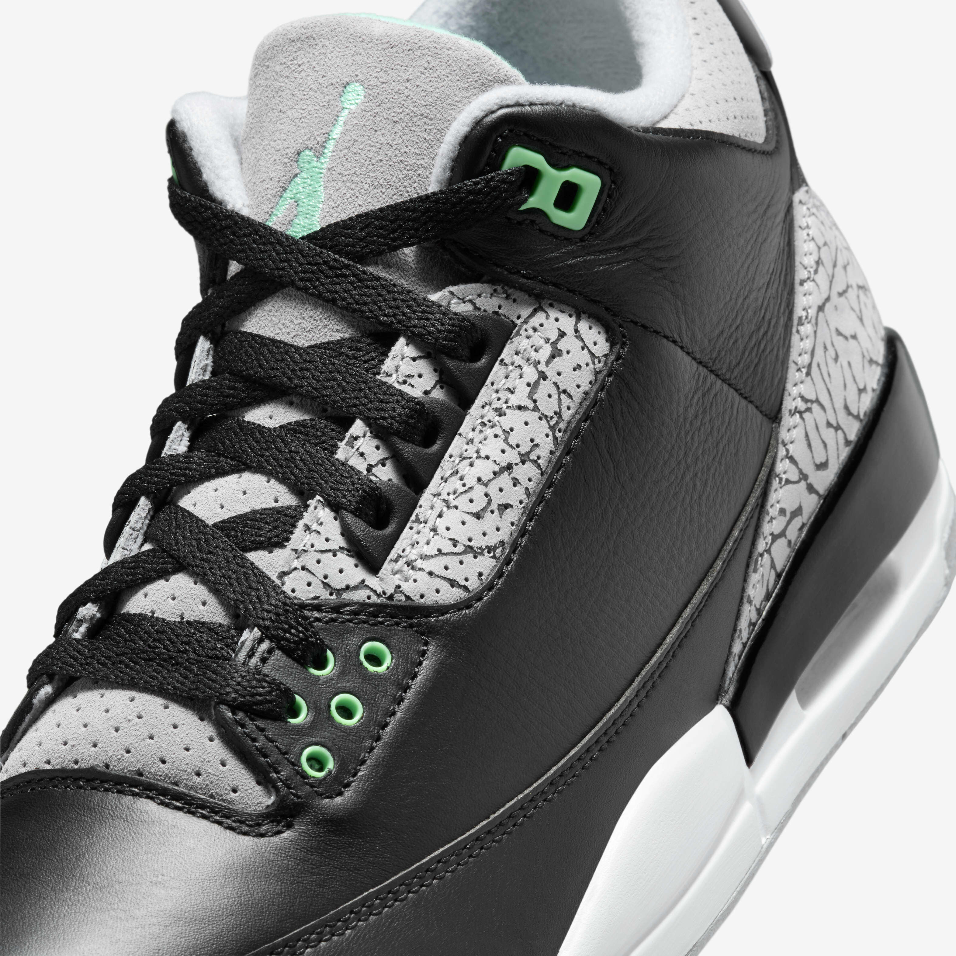 Air Jordan 3 Retro image number 6