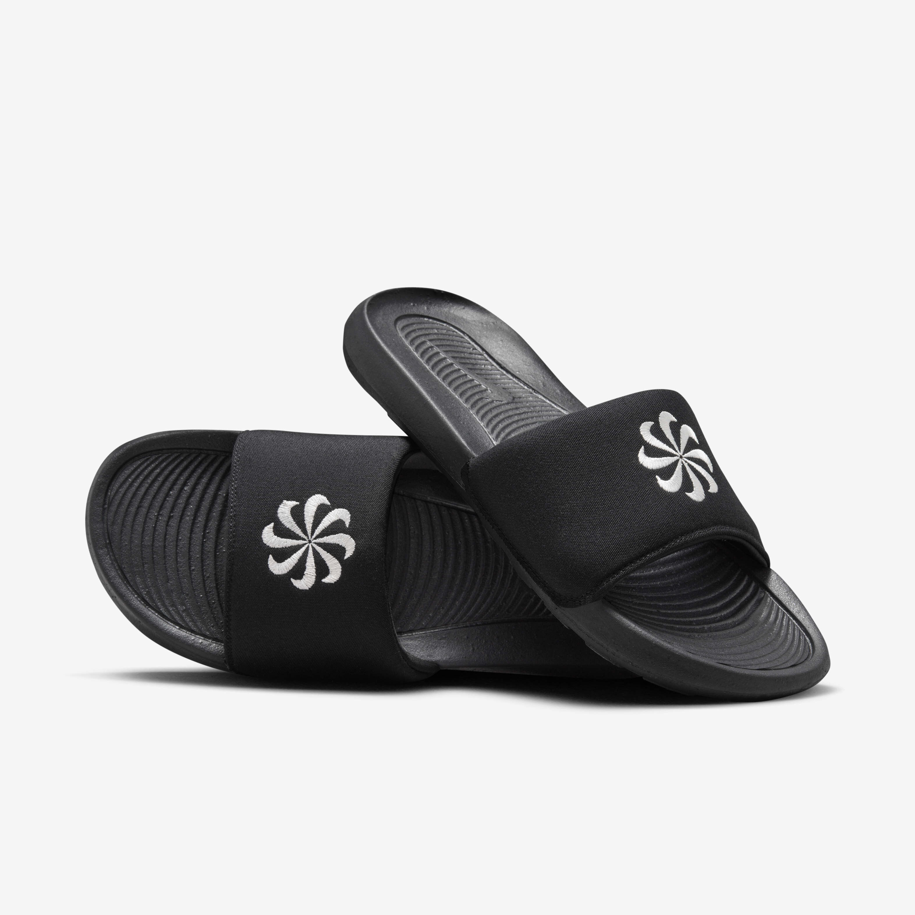 大特価 Buy Black/Black - Slides Men's Nature Next One Victori Nike 靴