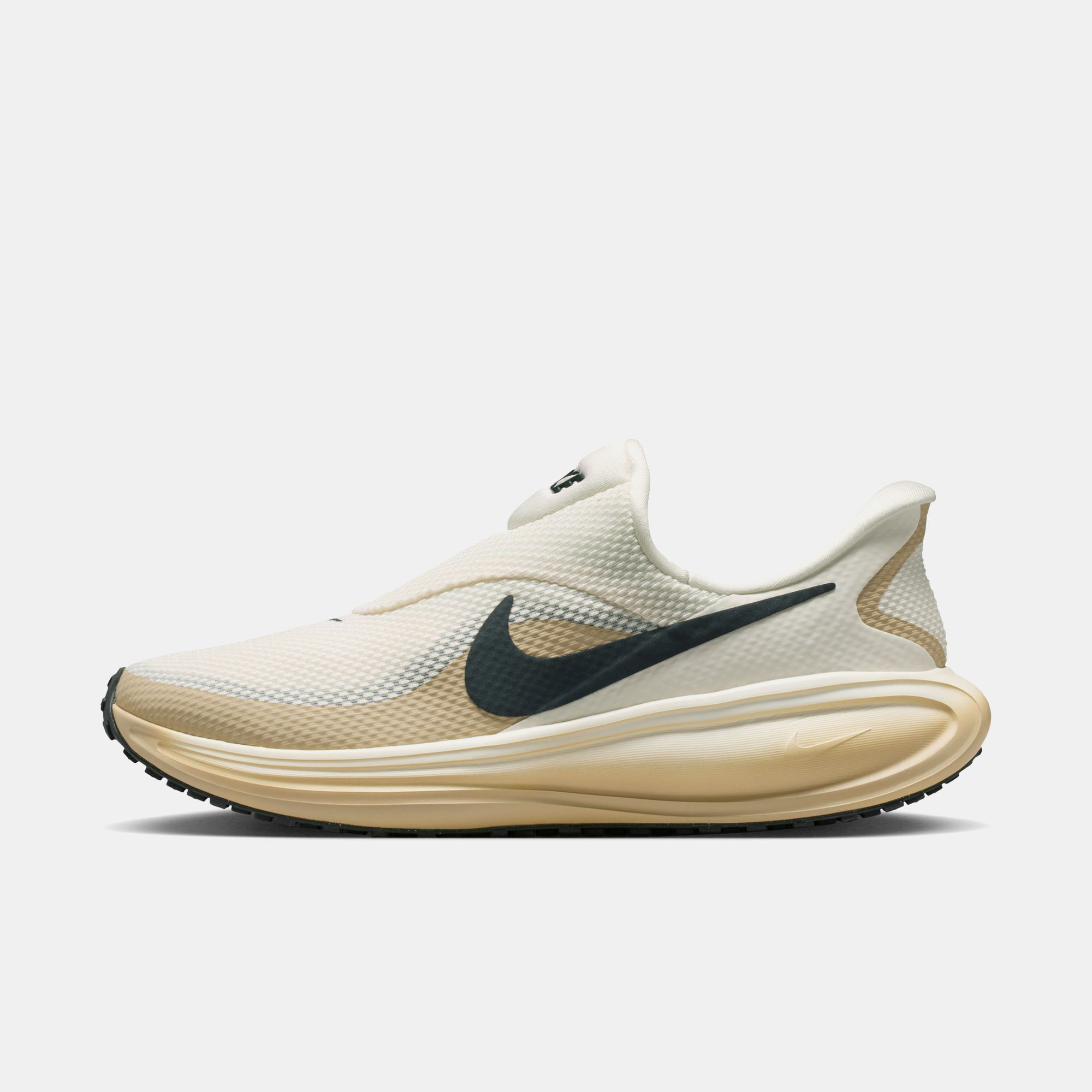 Nike Revolution 8 EasyOn image number 0