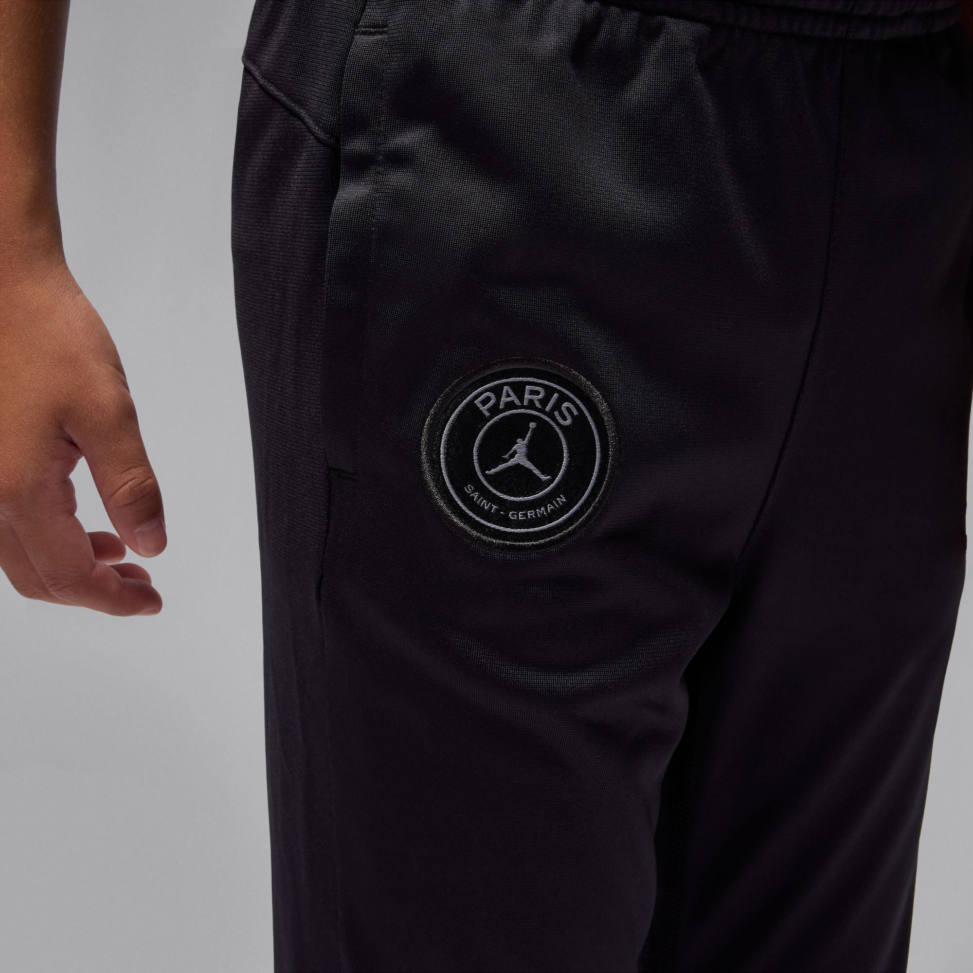 Paris Saint-Germain Strike Fourth image number 7