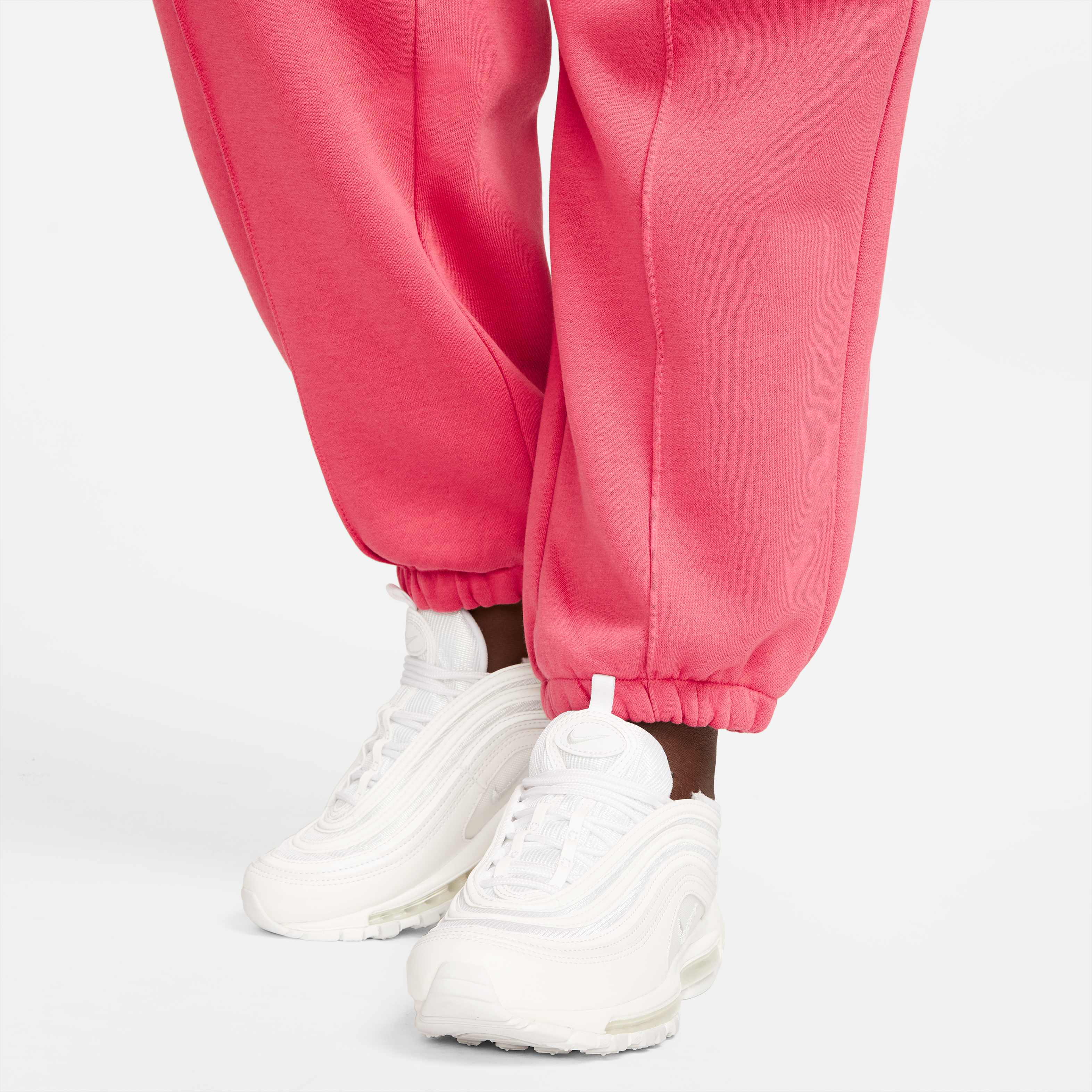 Nike Sportswear Trend image number 3