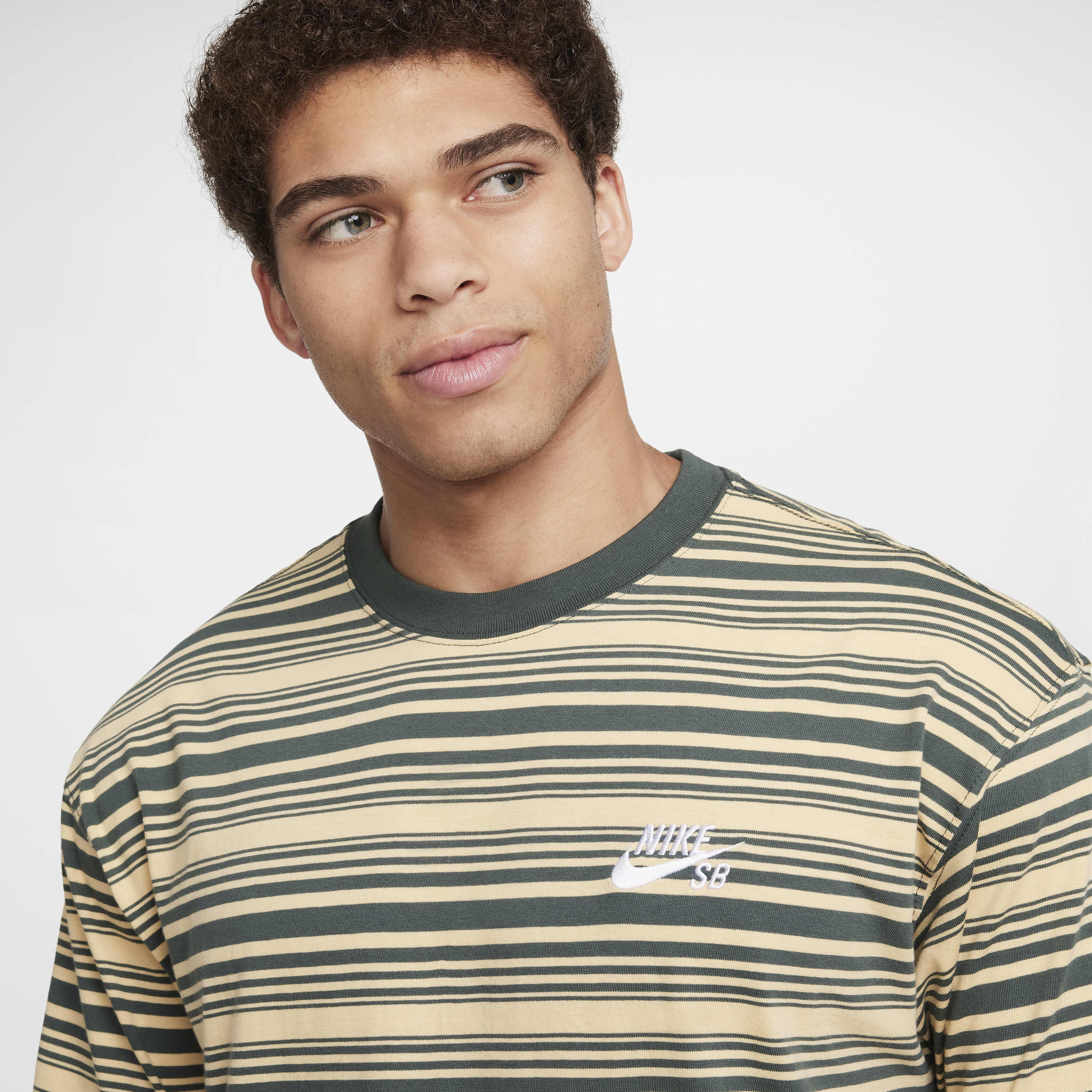 Buy Nike SB Max90 Skate T-Shirt - Vintage Green | Nike Saudi