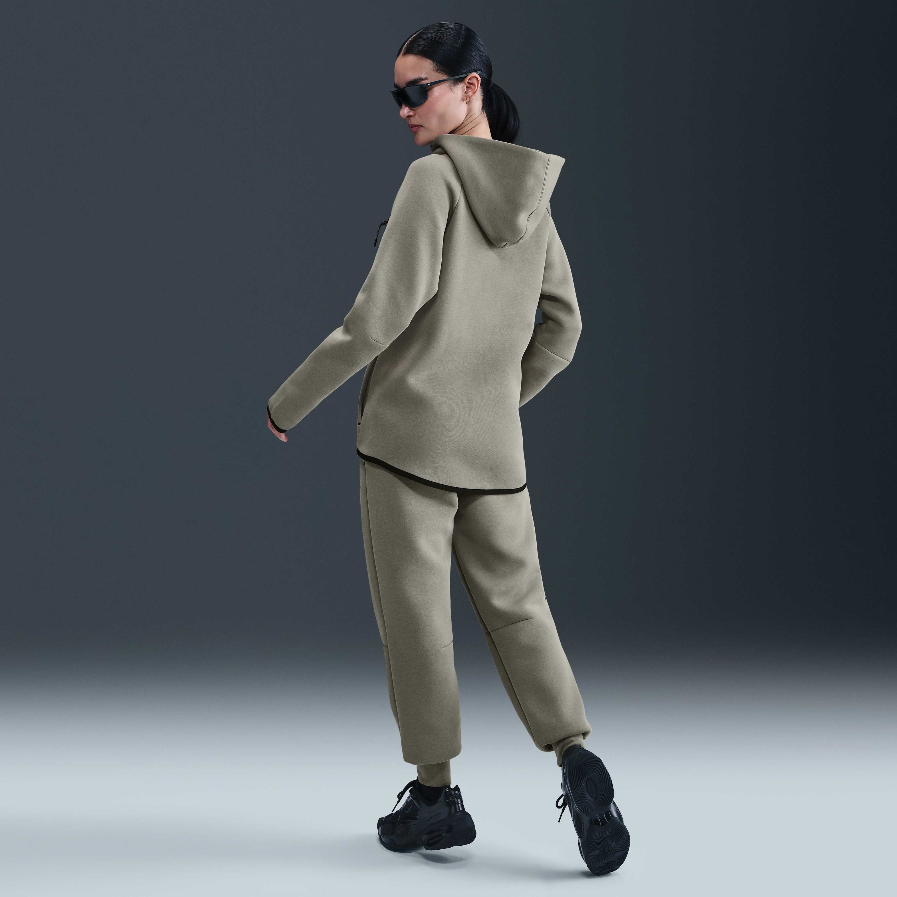 Nike Sportswear Tech Fleece image number 3