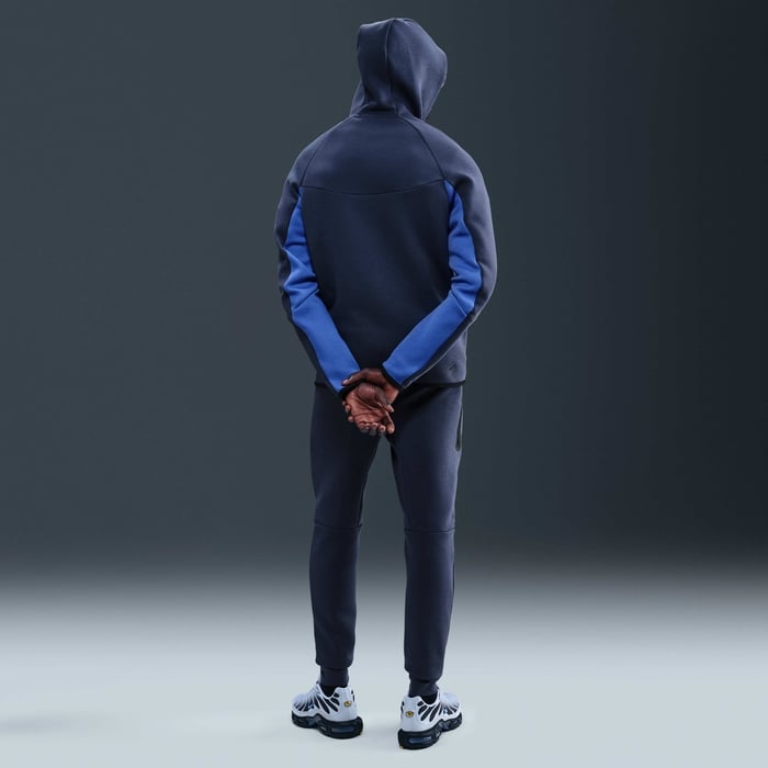 Nike Tech image number 3 Nike Tech image number 3