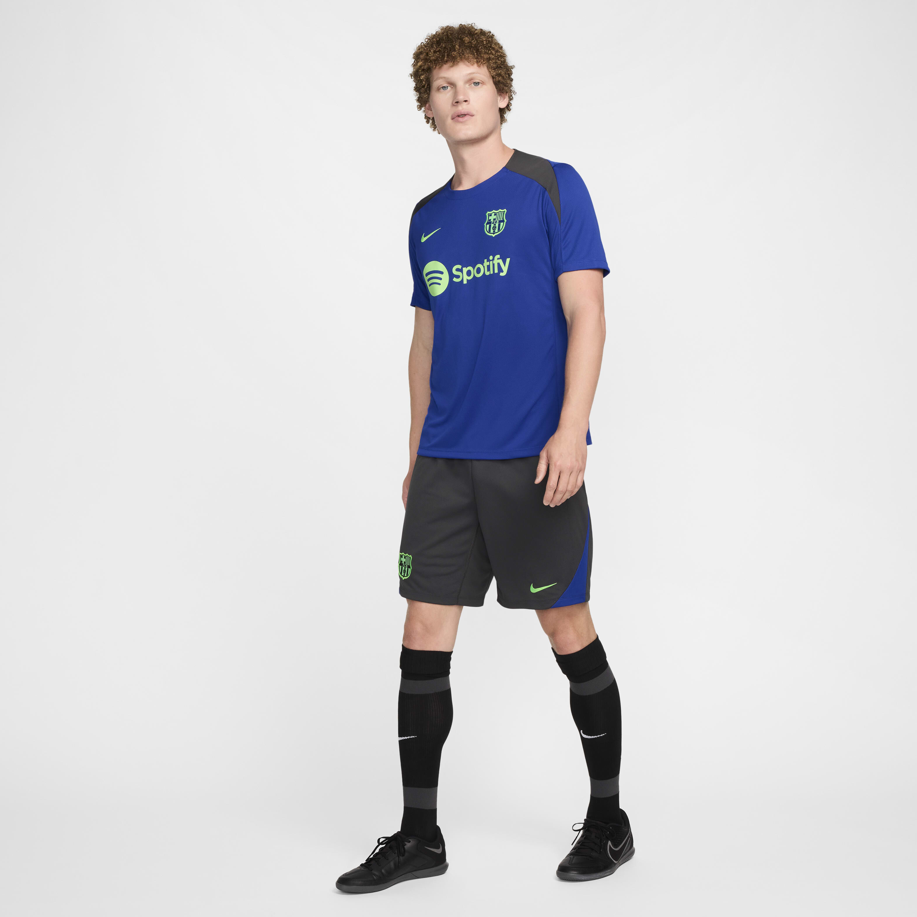 F.C. Barcelona Strike Third image number 6