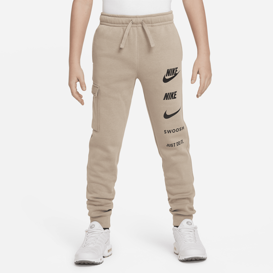 Shop Sportswear Older Kids' (Boys') Fleece Cargo Trousers | Nike KSA