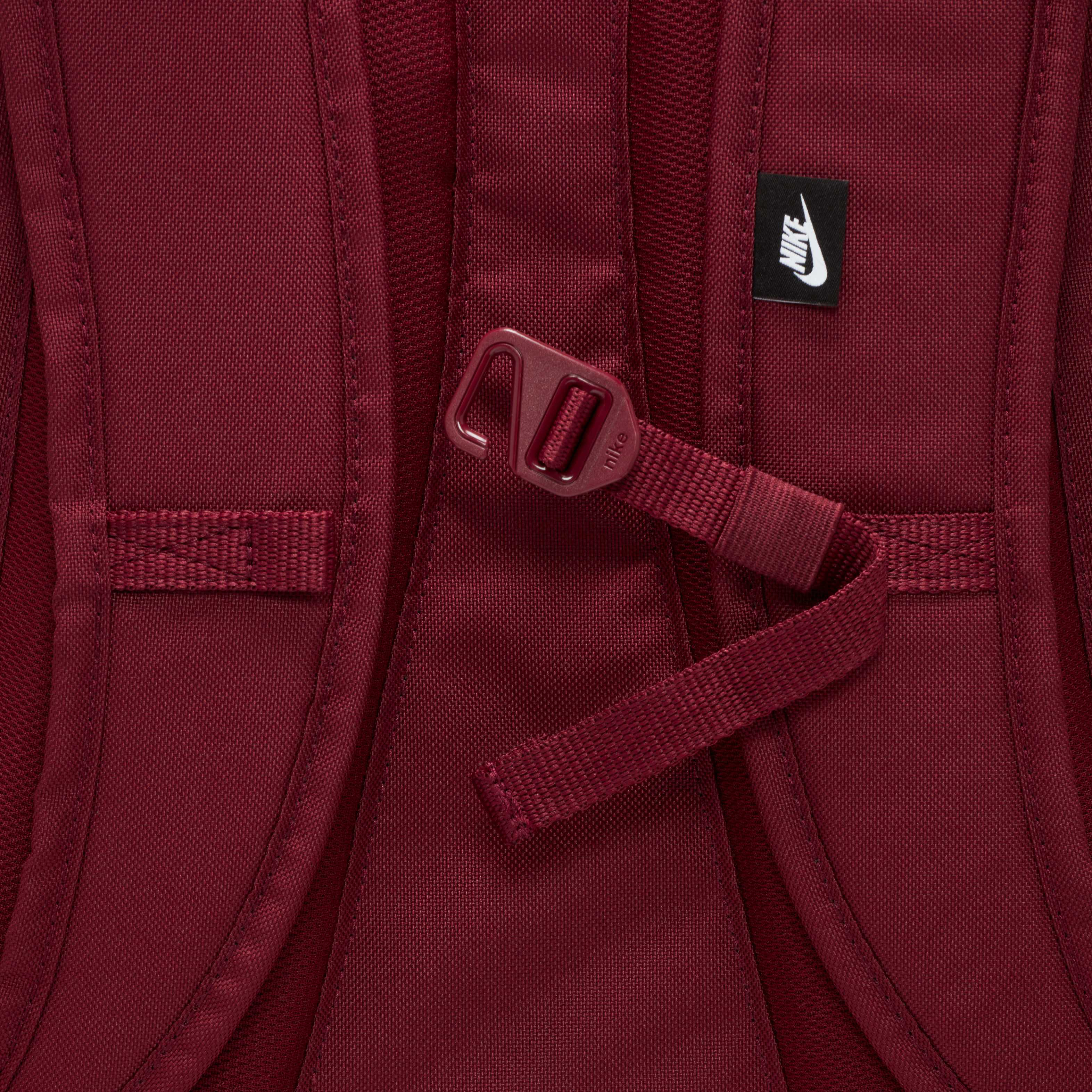 نايكي هايوارد image number 6