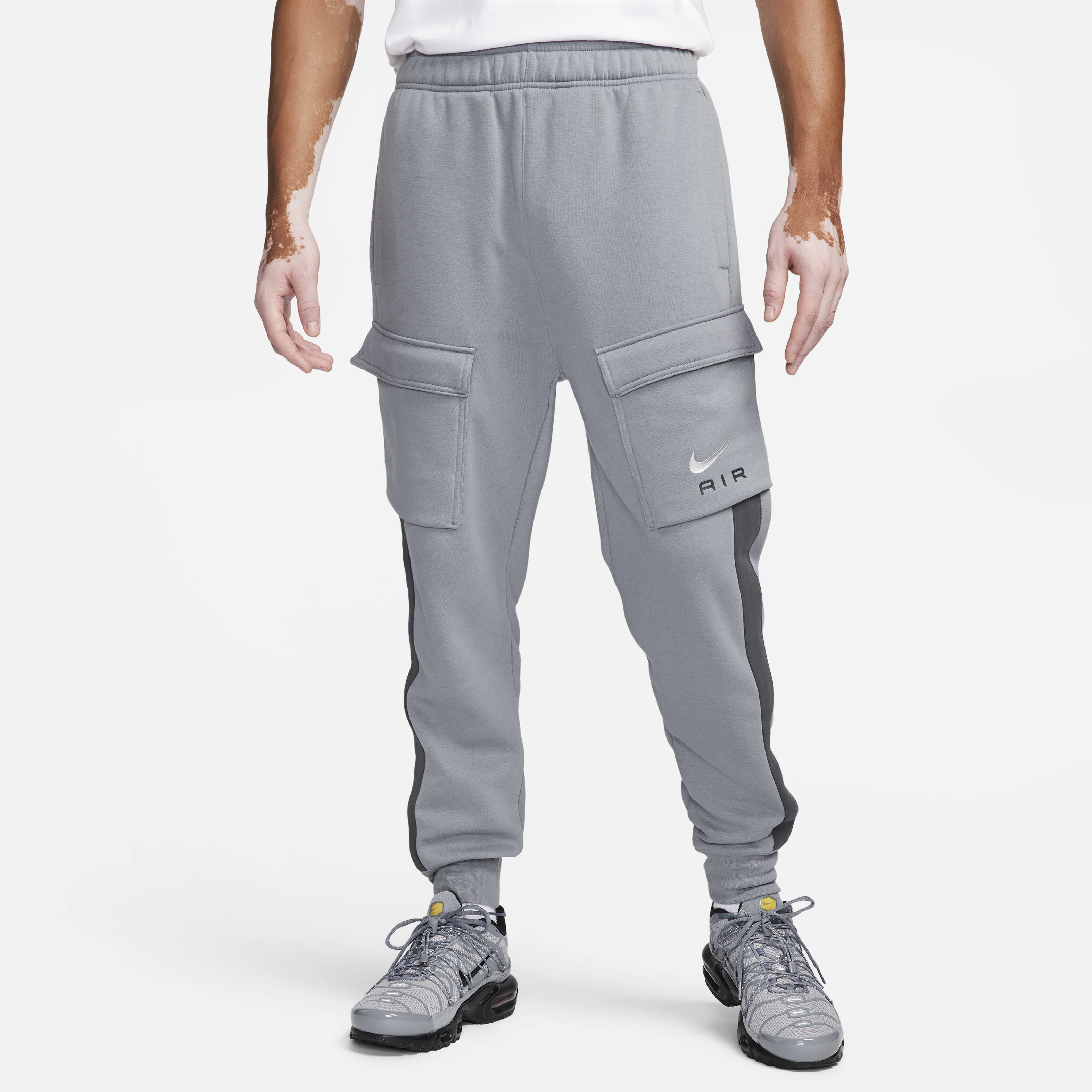 Buy Nike Air Men s Fleece Cargo Trousers Cool Grey Anthracite Nike Saudi Official