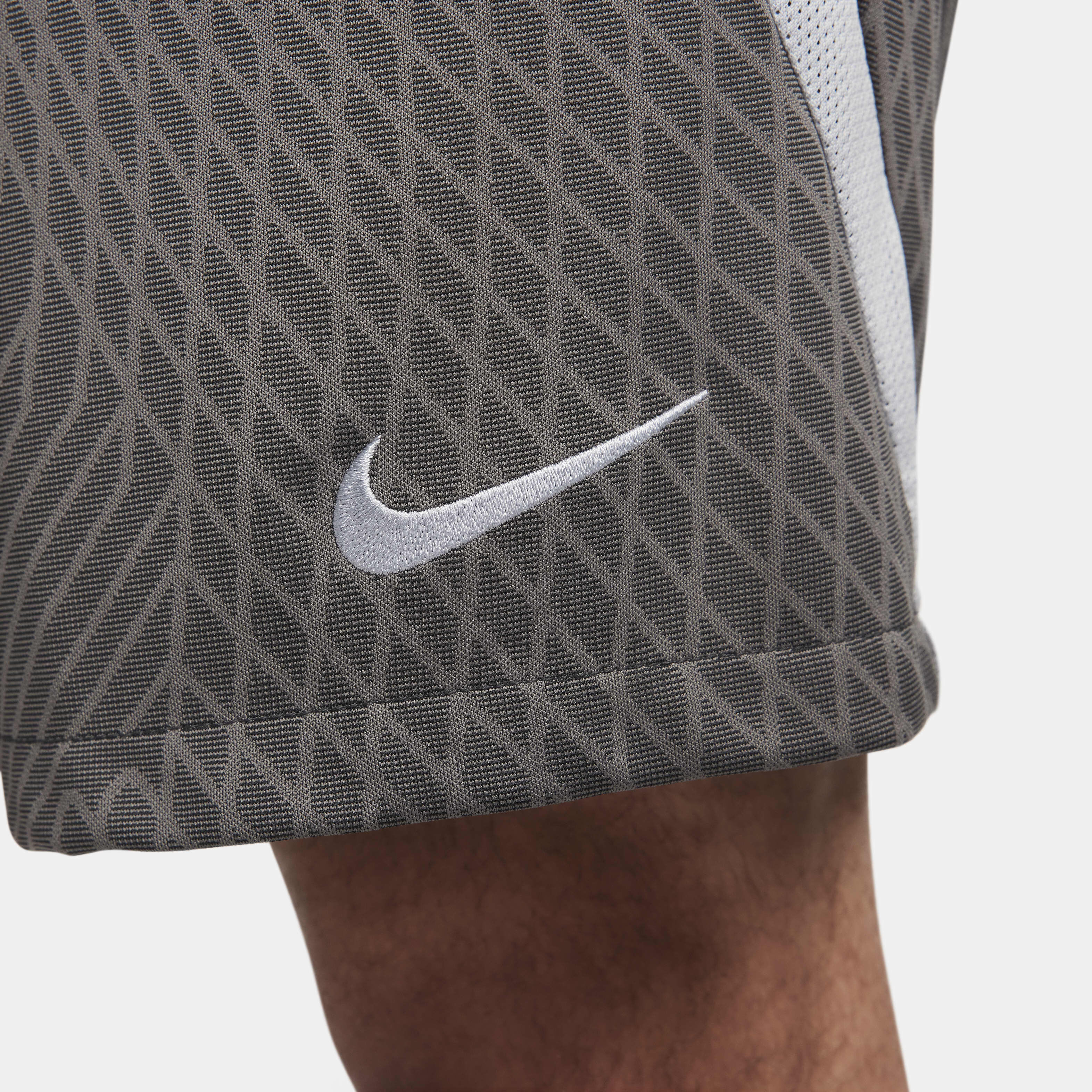 Liverpool F.C. Strike image number 5