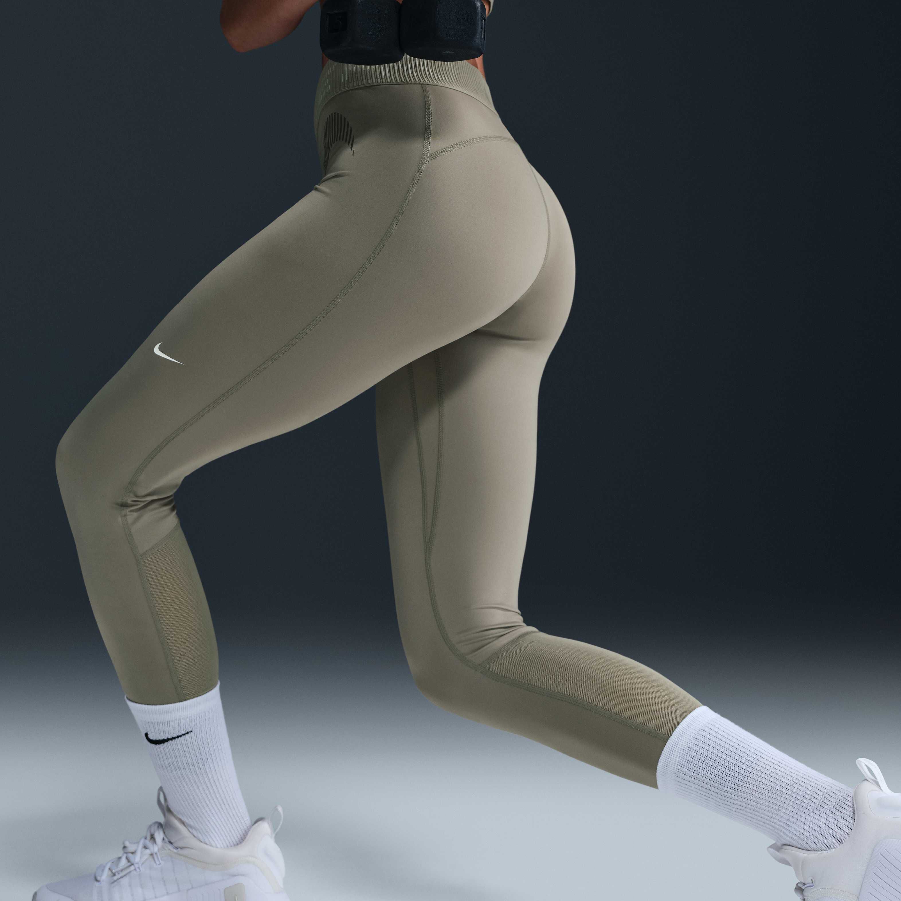 Nike Pro image number 2