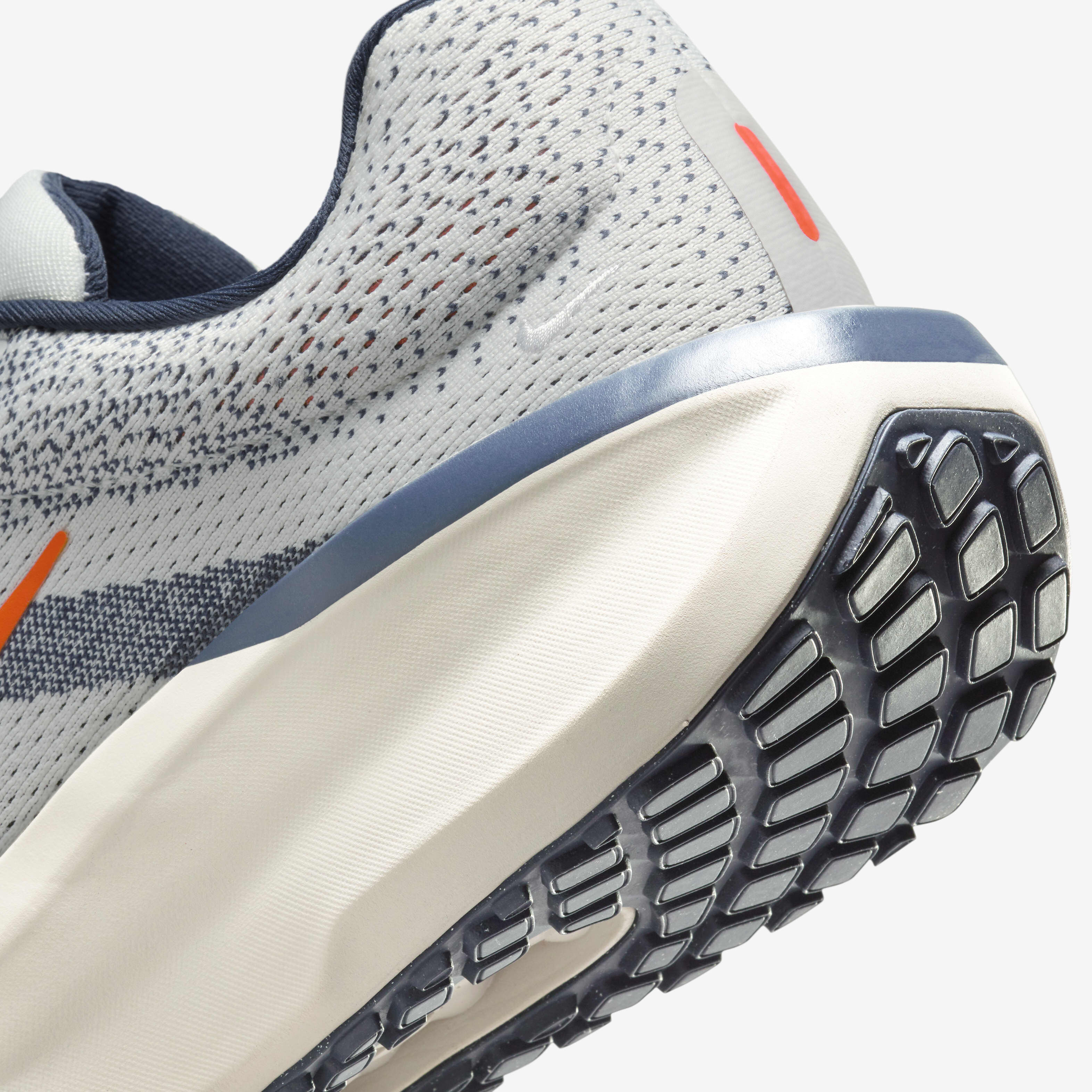 Men's zoom winflo 5 utility running shoe deals