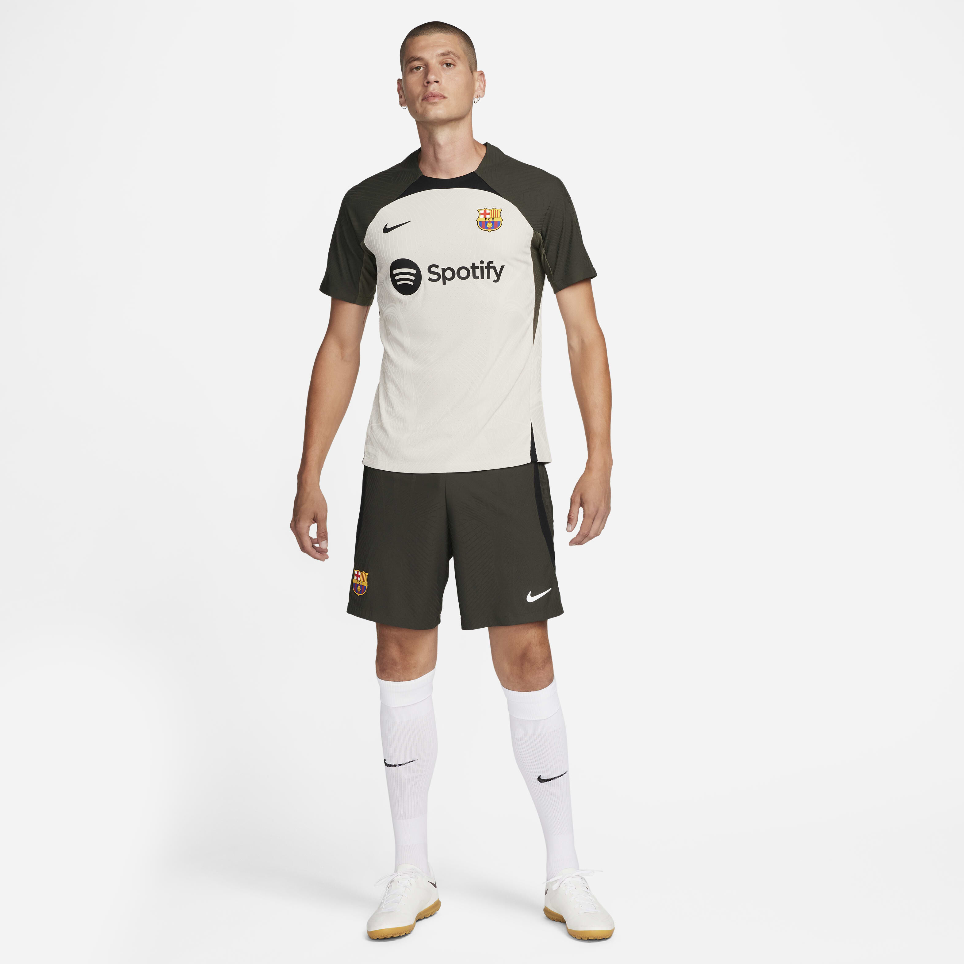 F.C. Barcelona Strike Elite image number 8