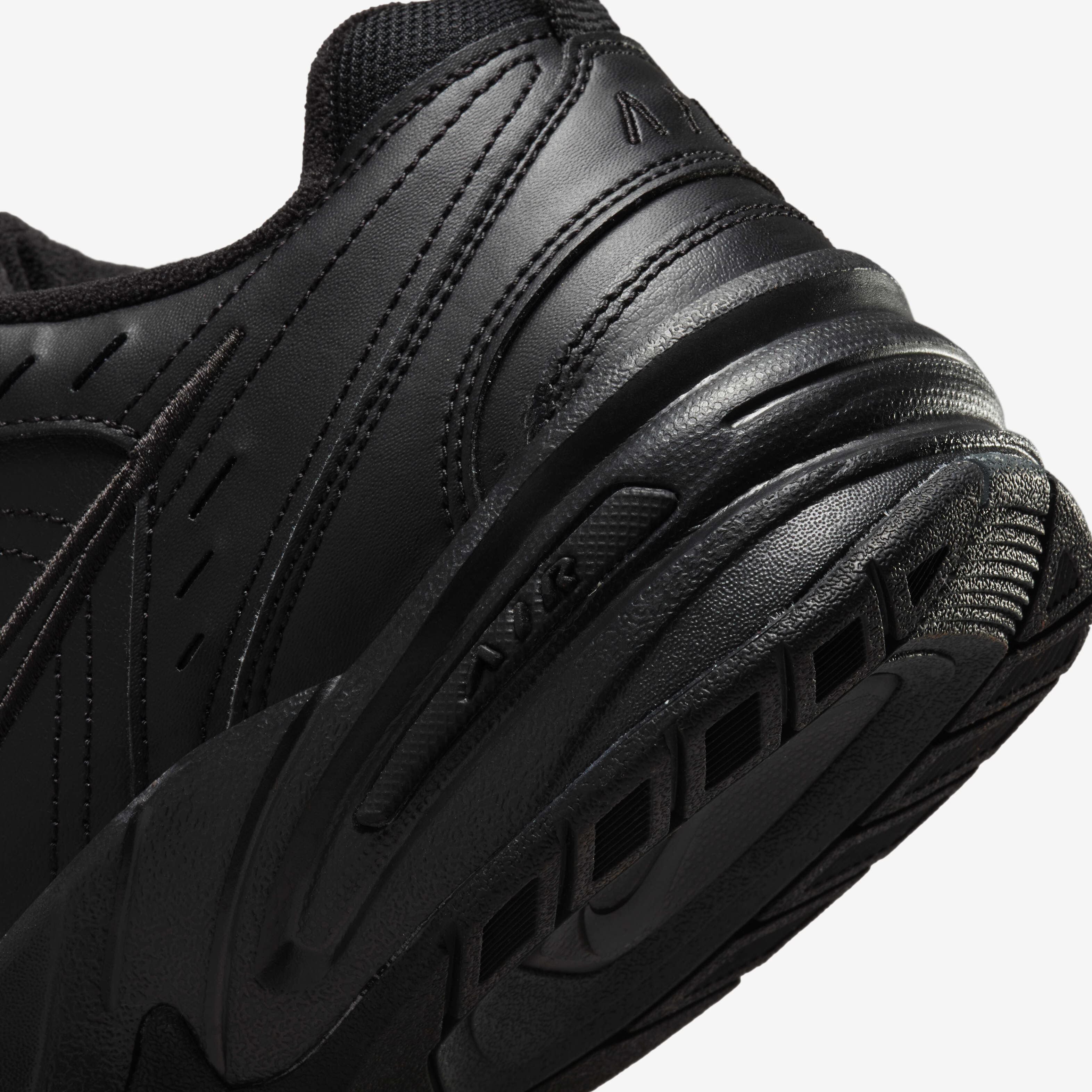 Nike air monarch women's black store
