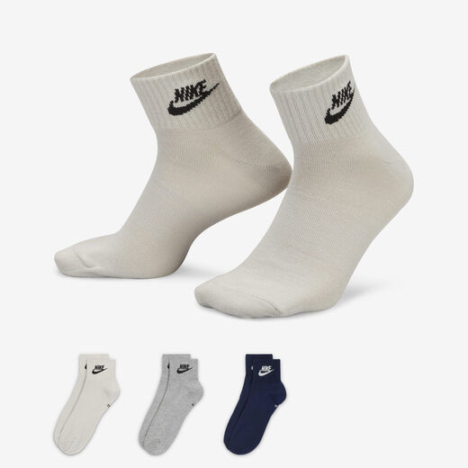 Shop Online the Latest Sports Accessories for Men | Nike KSA