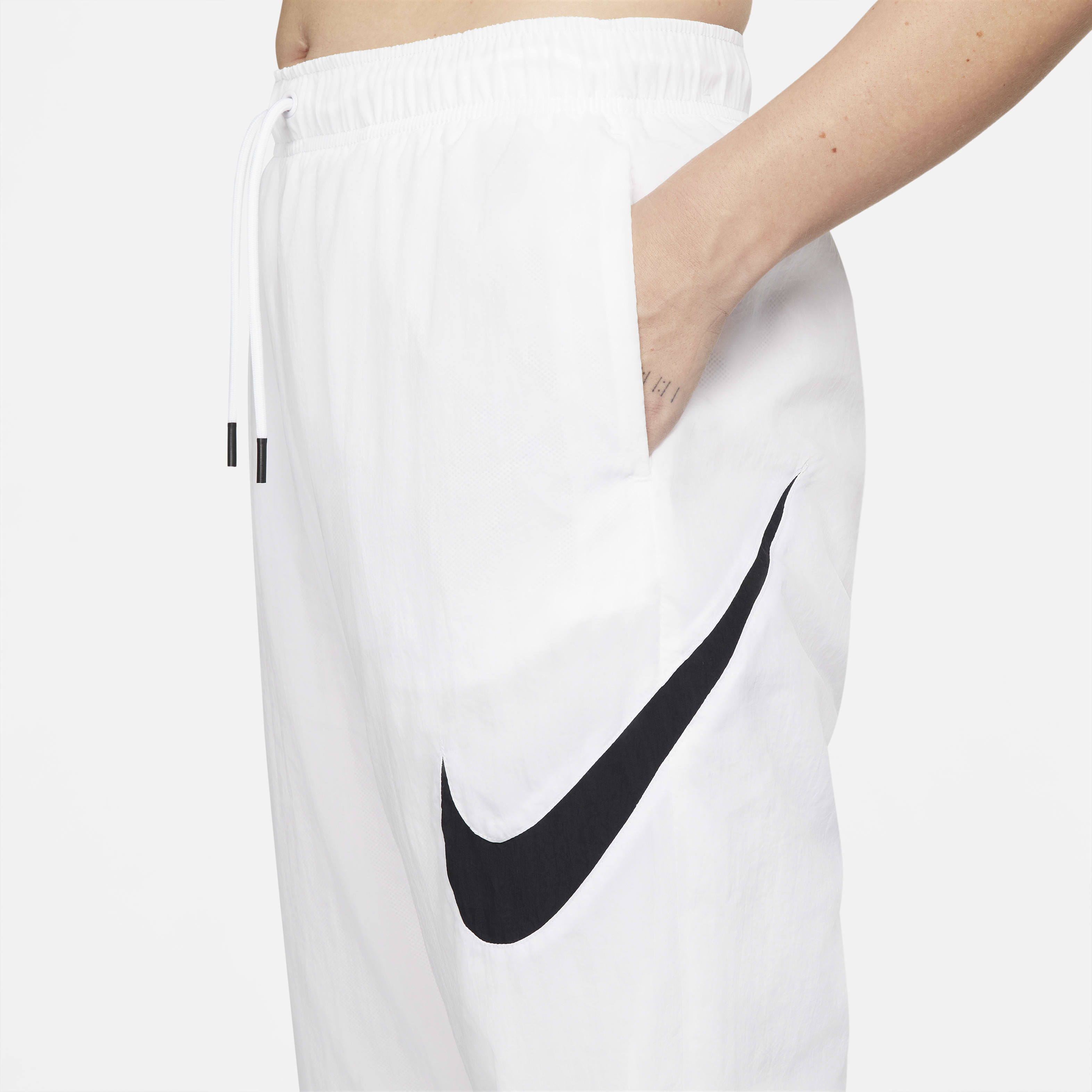 Nike Sportswear Essential image number 2