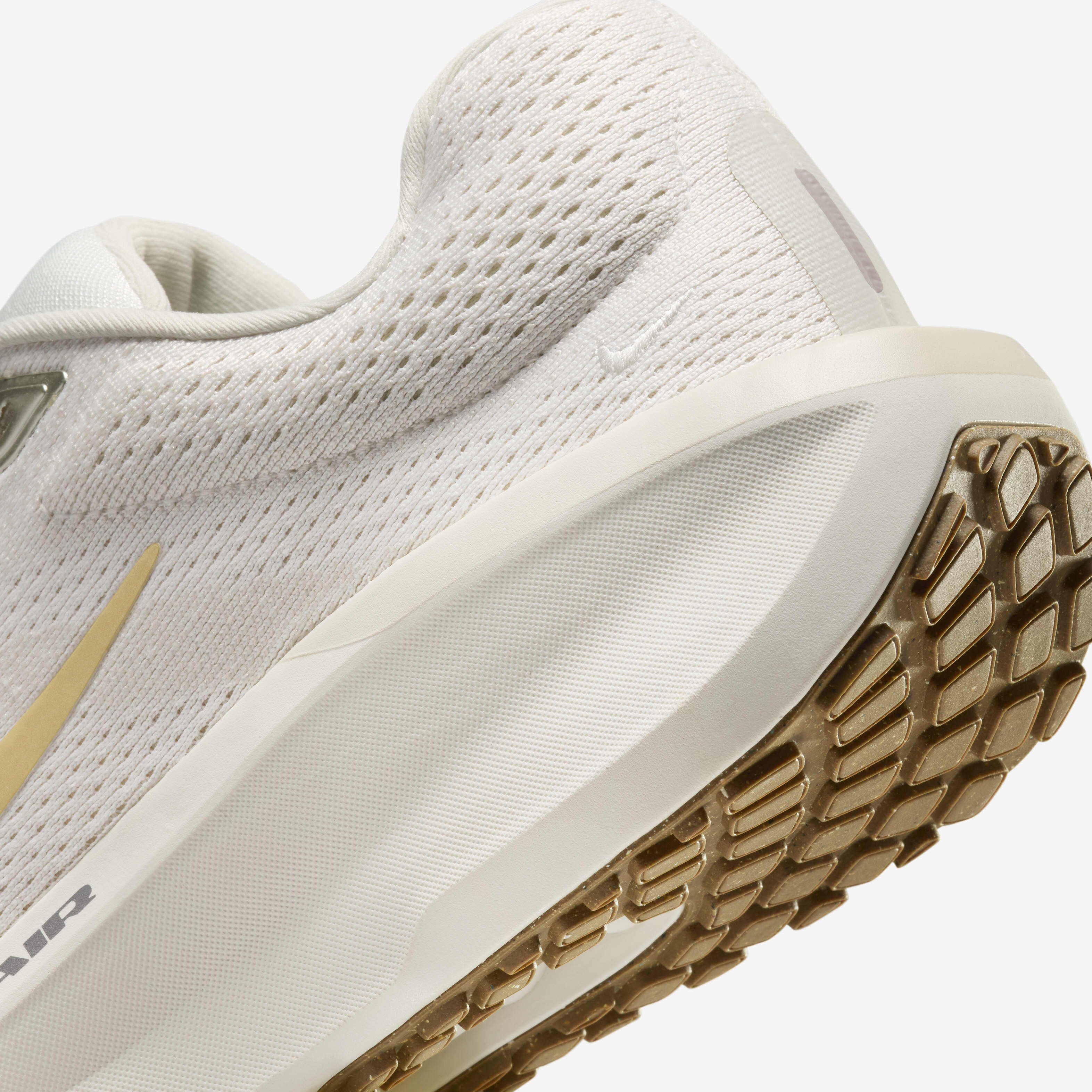 neutral nike womens running shoes