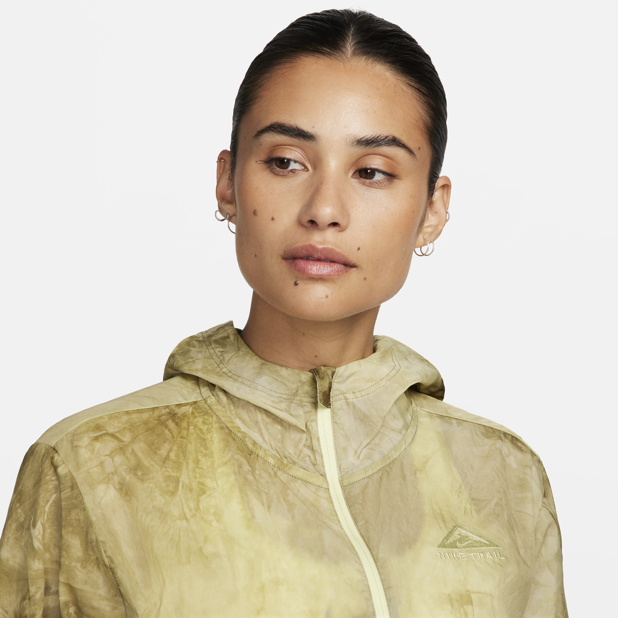 Nike women's windrunner online metallic running jacke