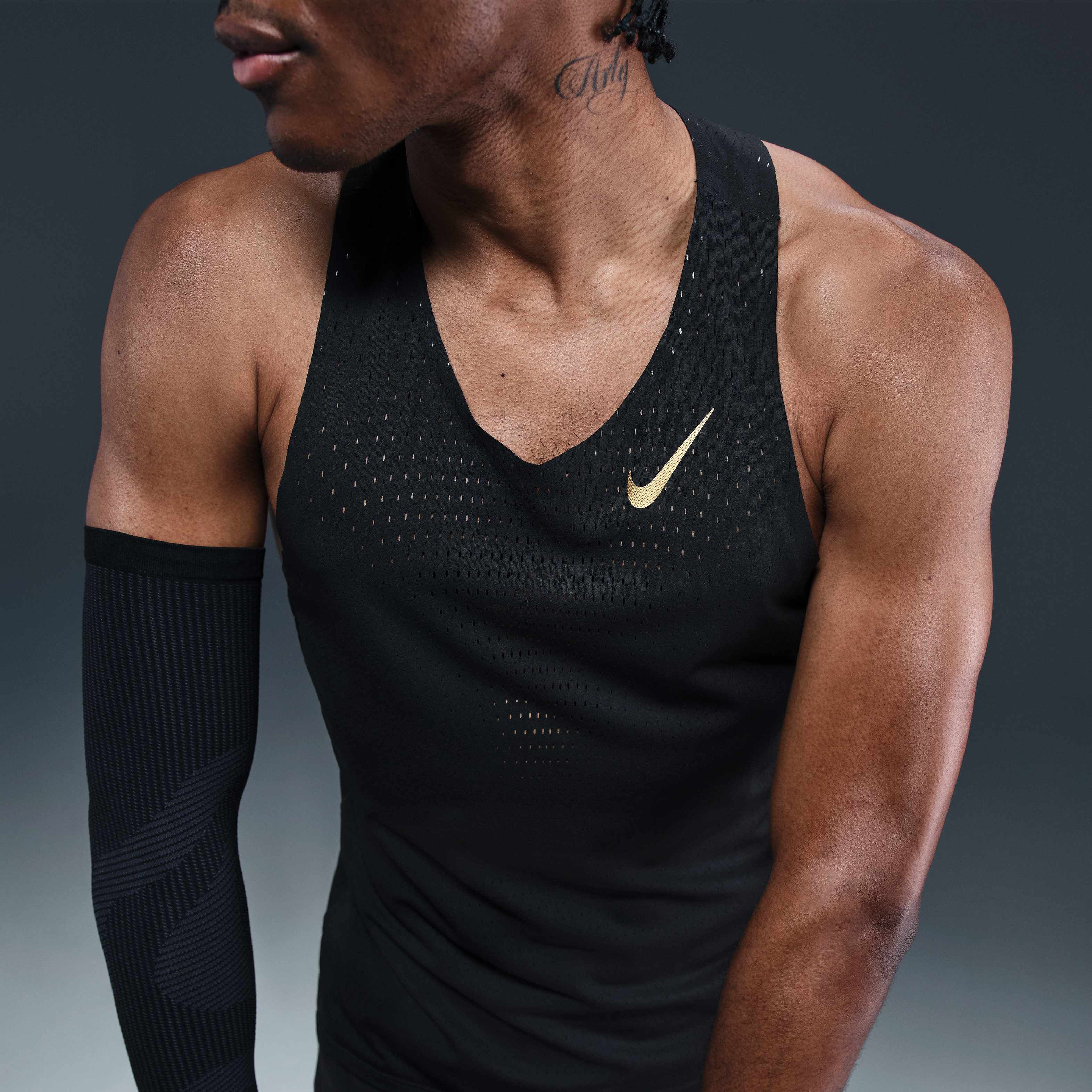 入手困難モデル 新品 NIKE AEROLOFT CITY VEST 入手困難モデル 新品 NIKE AEROLOFT CITY VEST