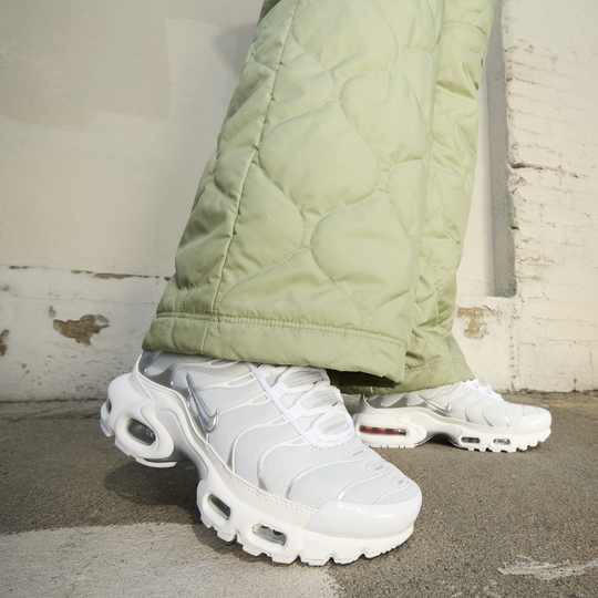 Nike air max 2025 plus tn triple white