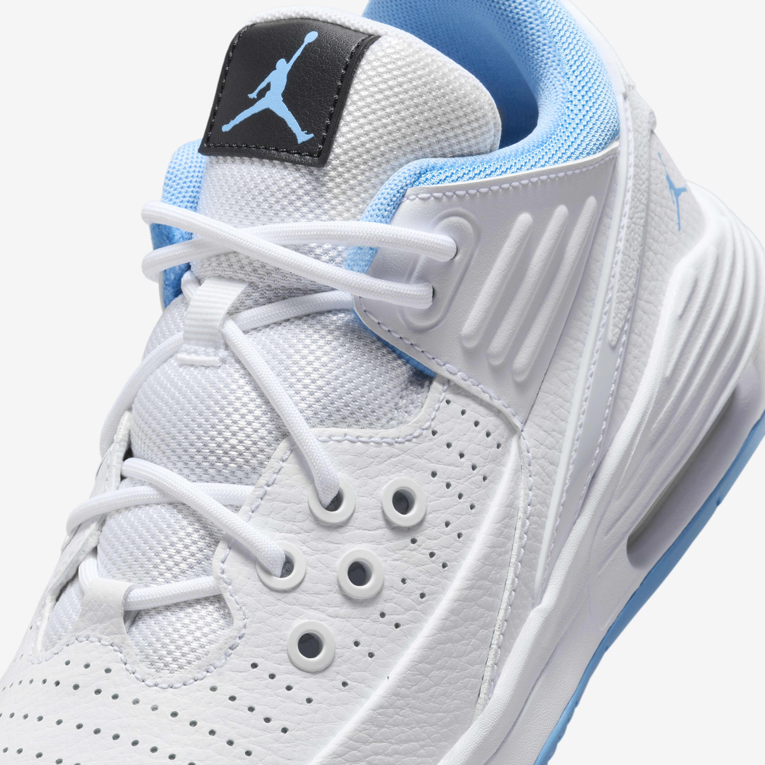 Buy Jordan Max Aura 5 Older Kids' Shoes - White/Black/University Blue |  Nike Saudi Official