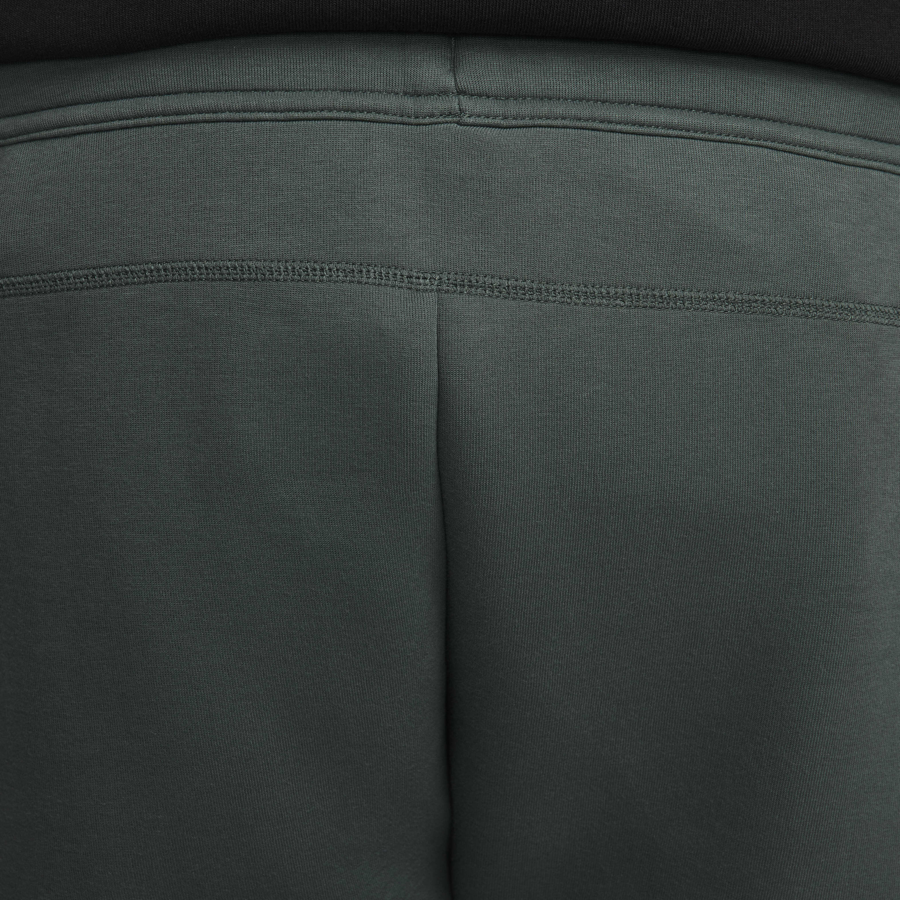 Nike Sportswear Tech Fleece image number 16
