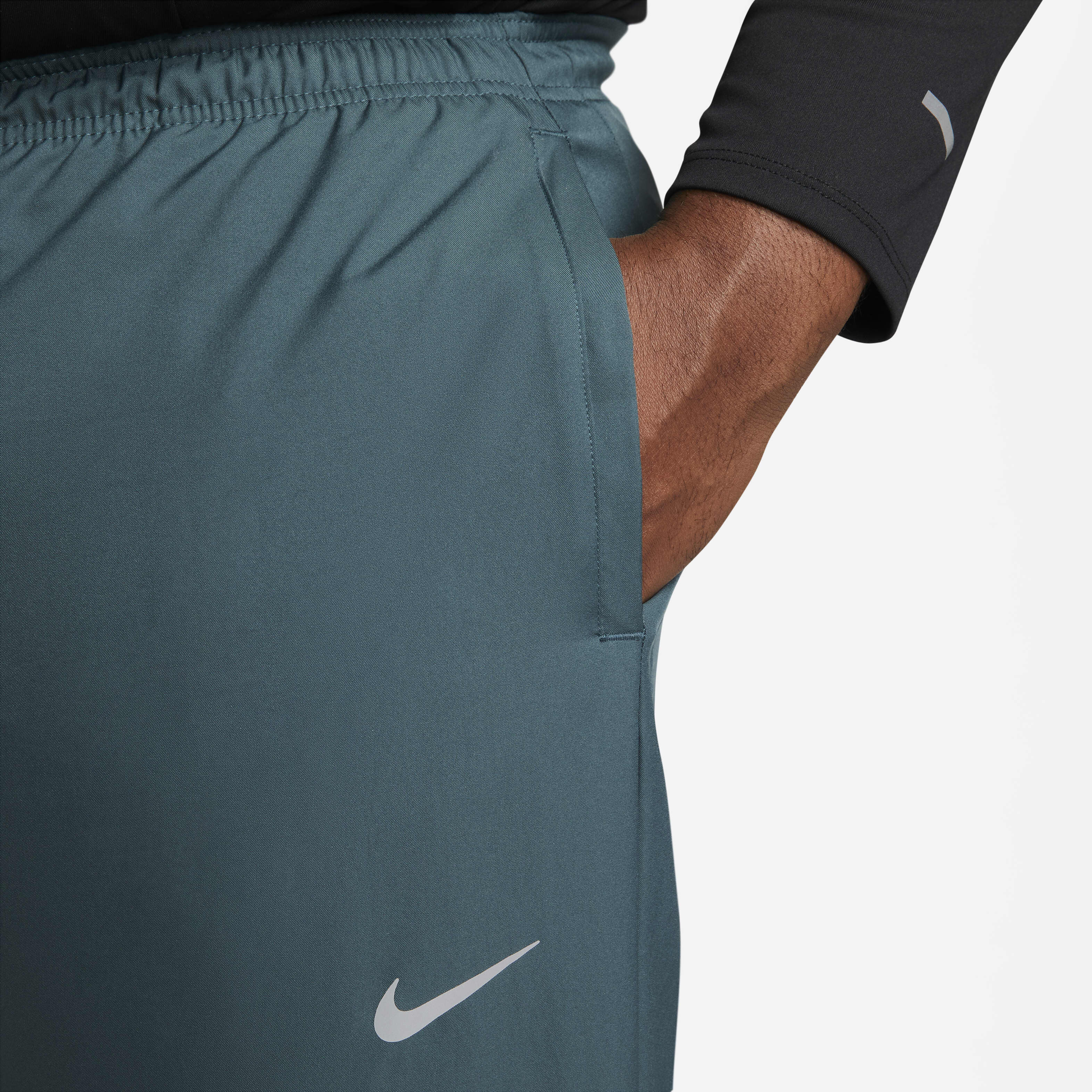 Nike Dri-FIT Challenger image number 10