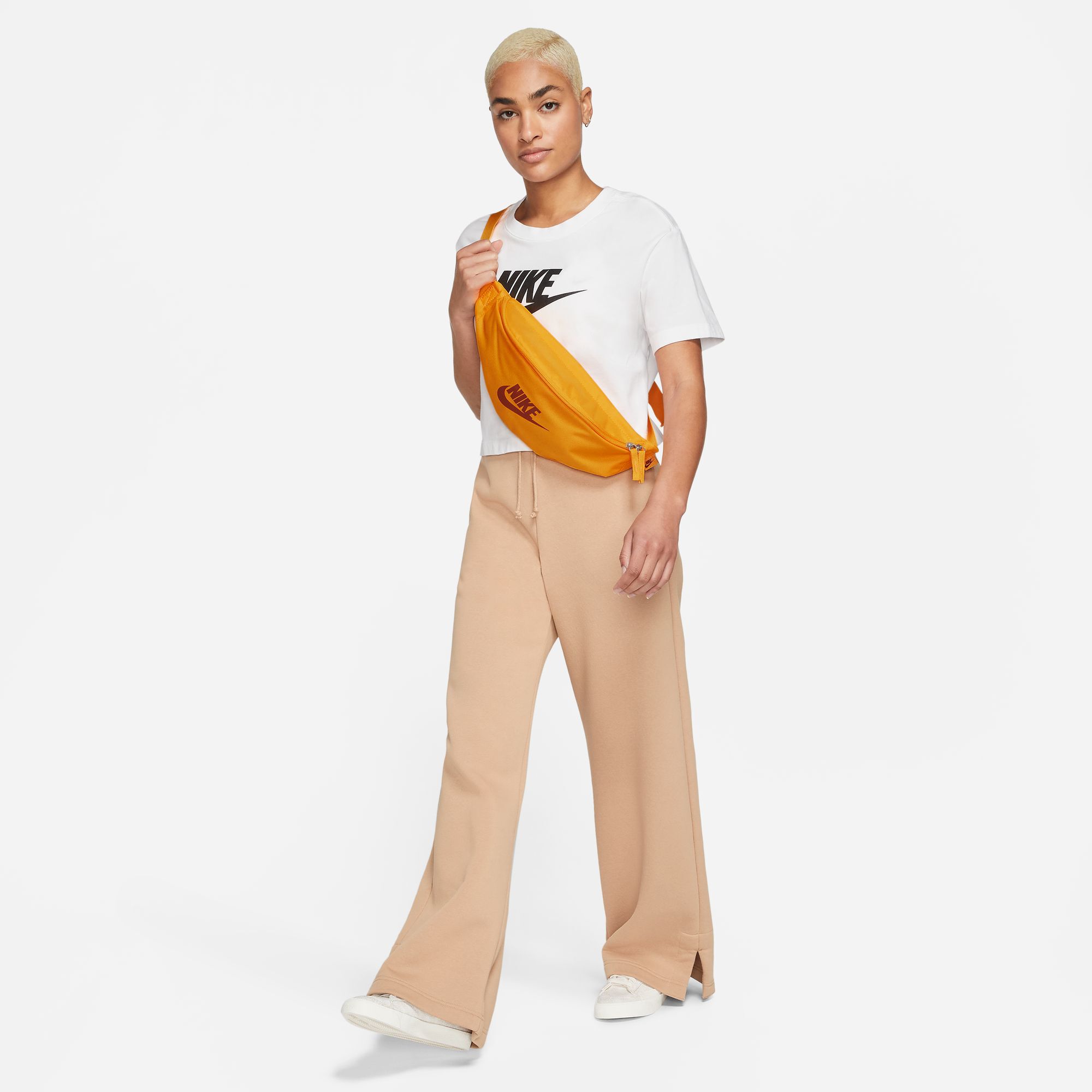 نايكي هيرتج image number 1