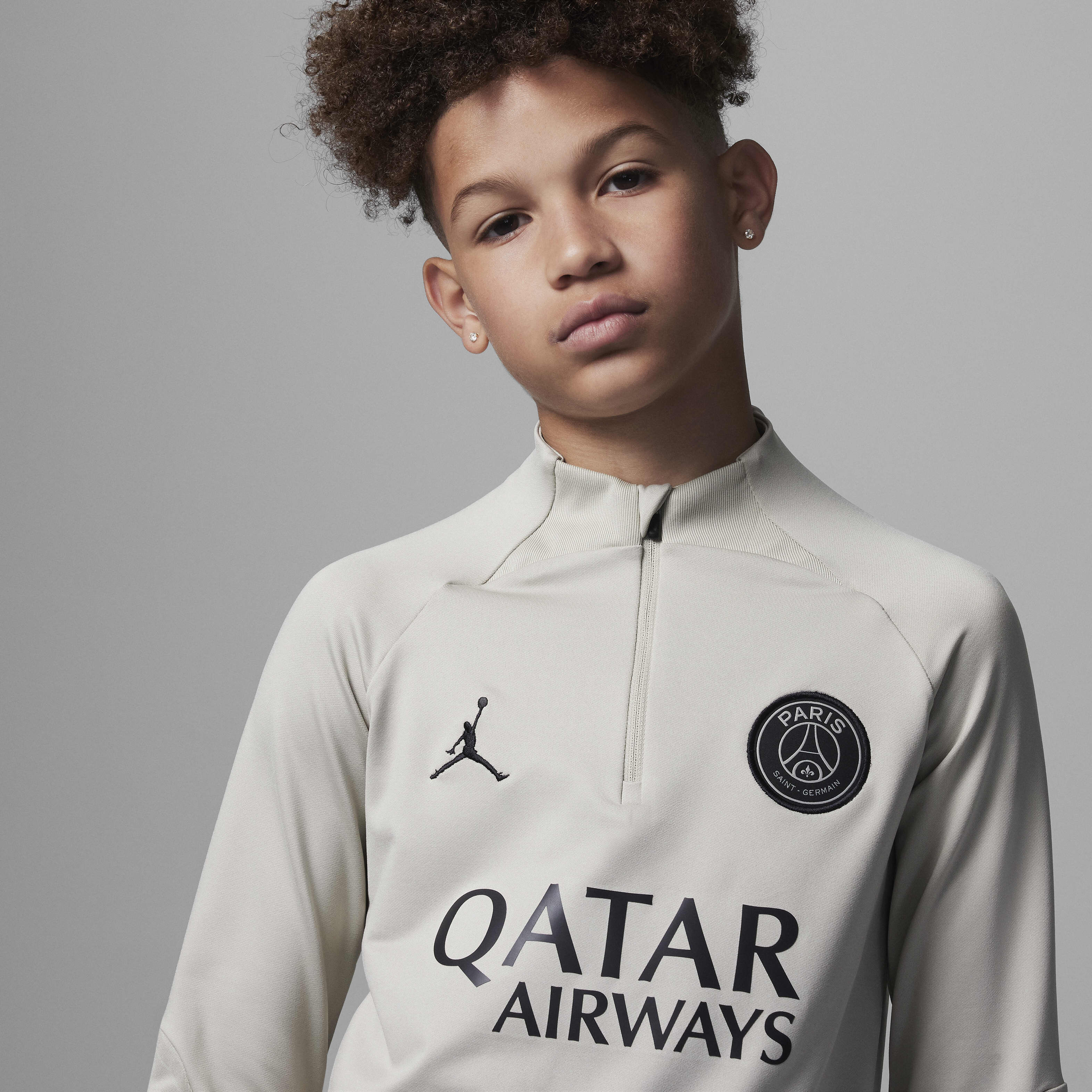 Paris Saint-Germain Strike Third image number 2