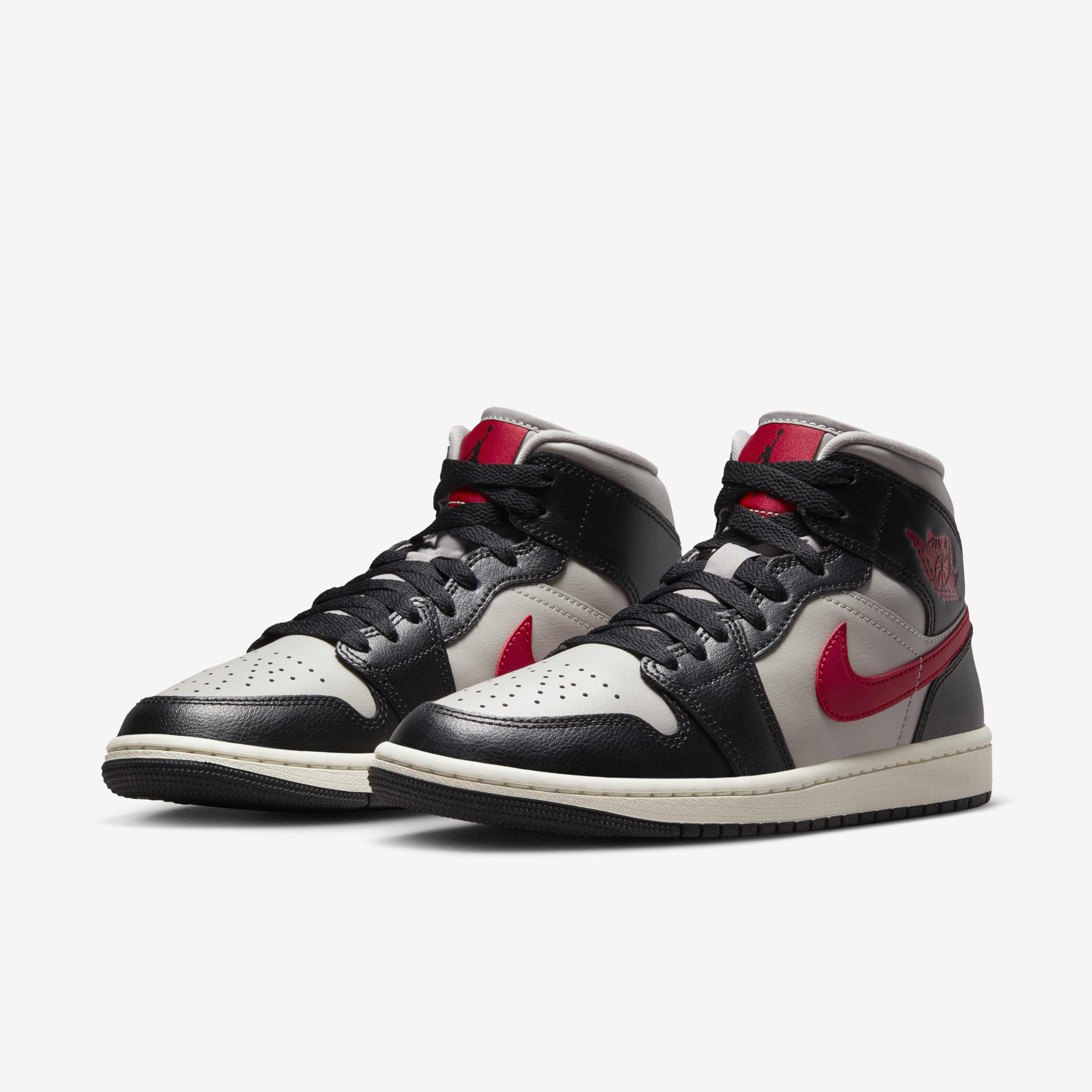 Air Jordan 1 Mid image number 4