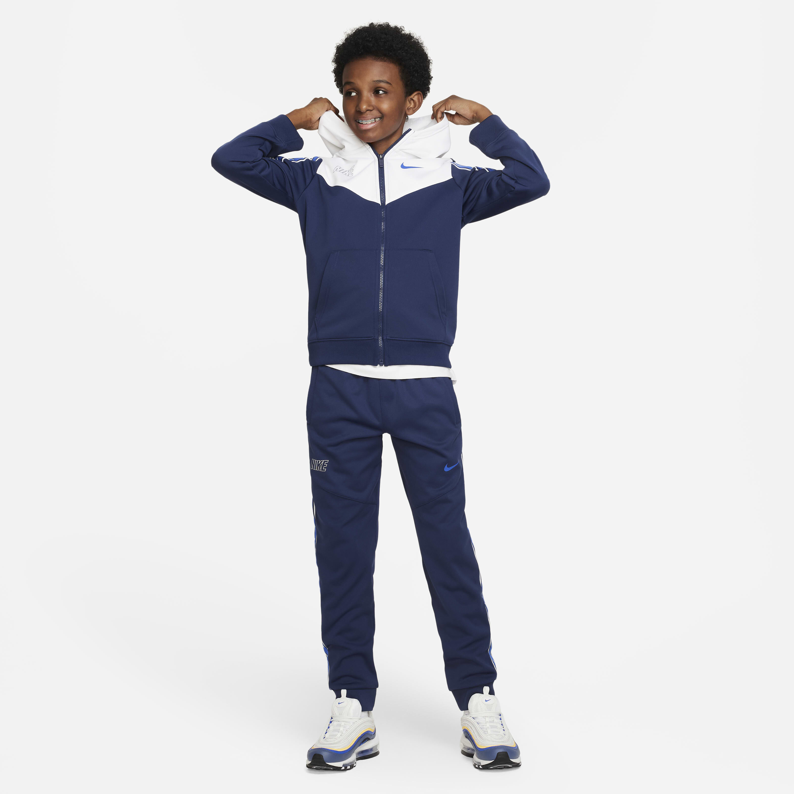 Nike Sportswear Repeat image number 5