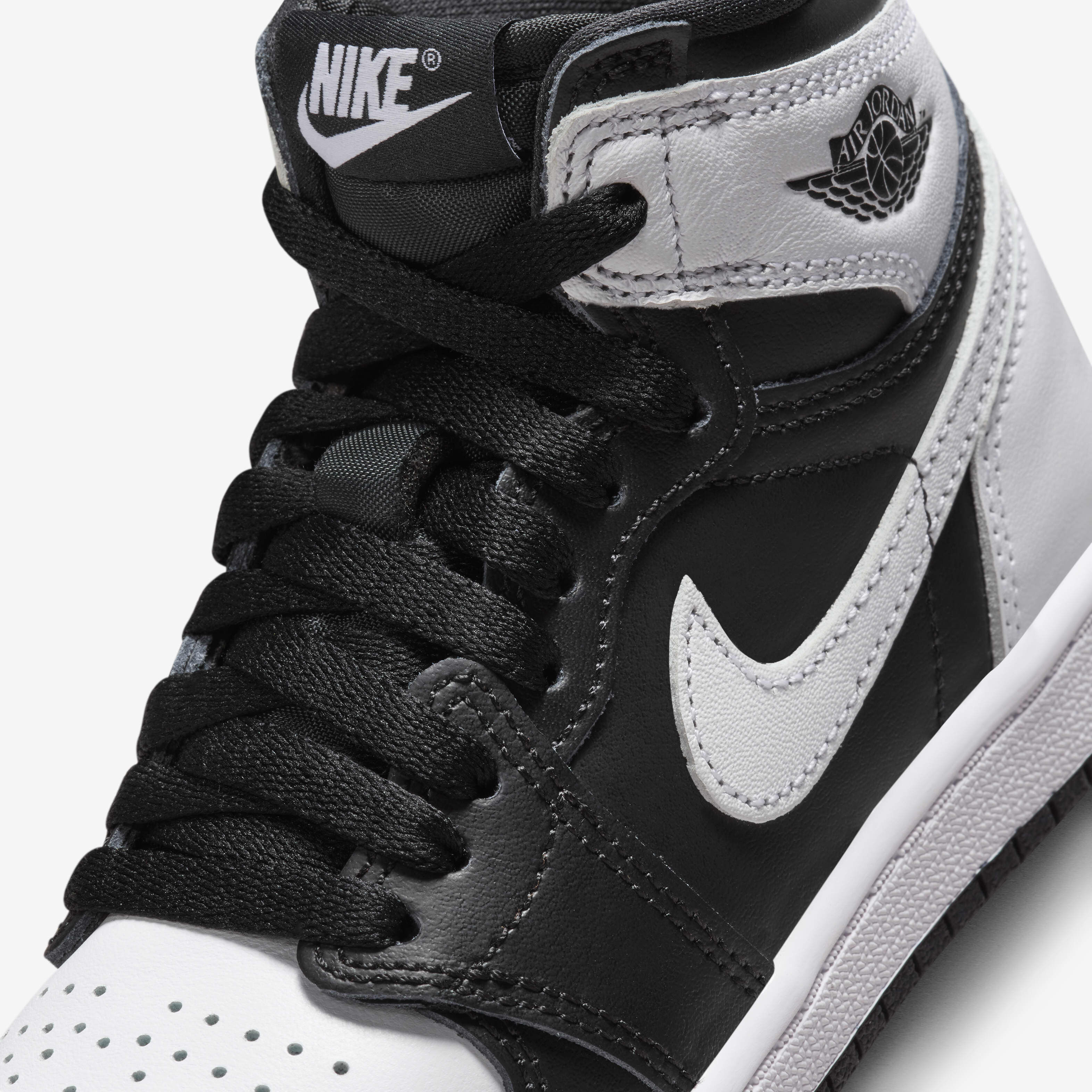 Jordan 1 Retro High OG 'Black & White' image number 6