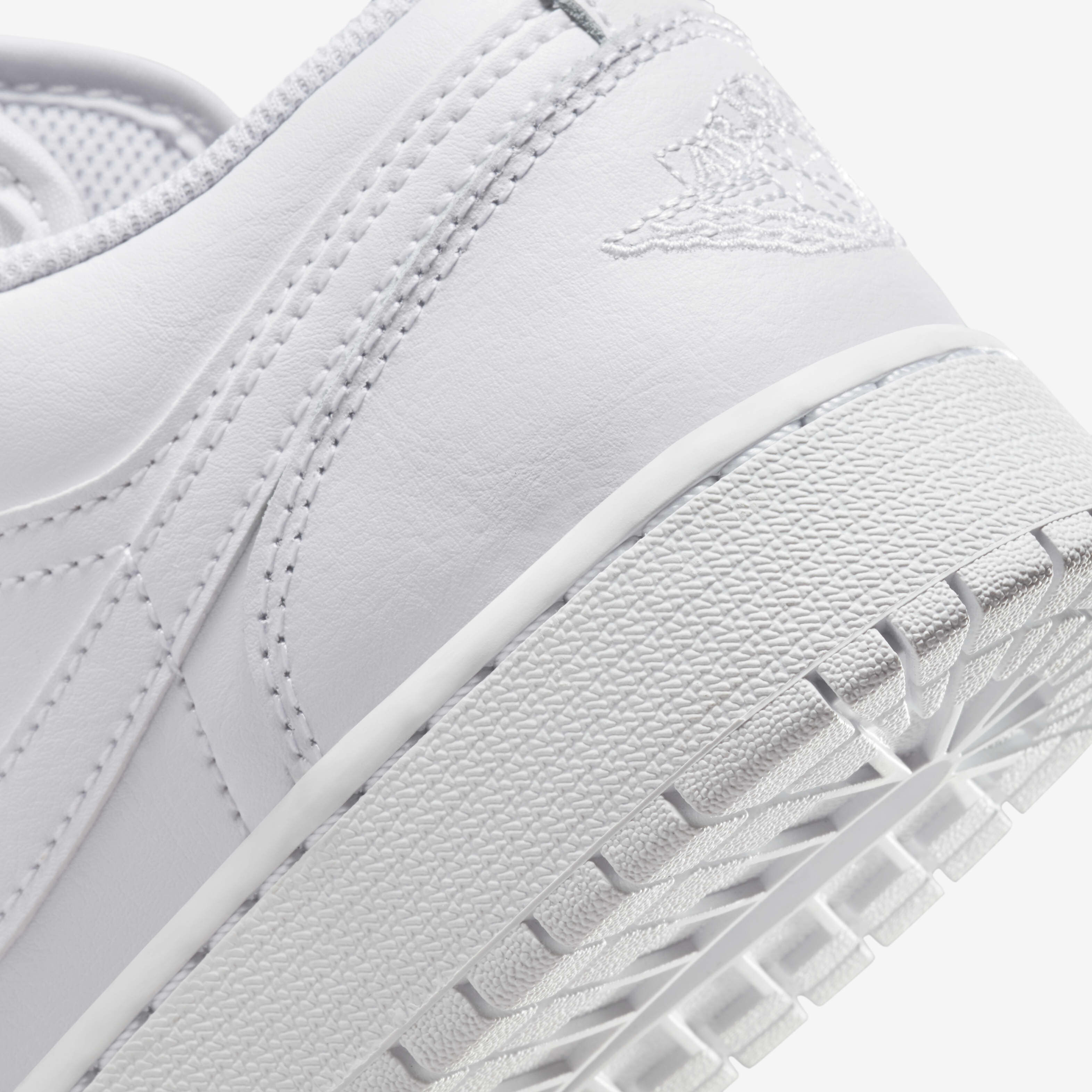 اير جوردن 1 لو image number 7