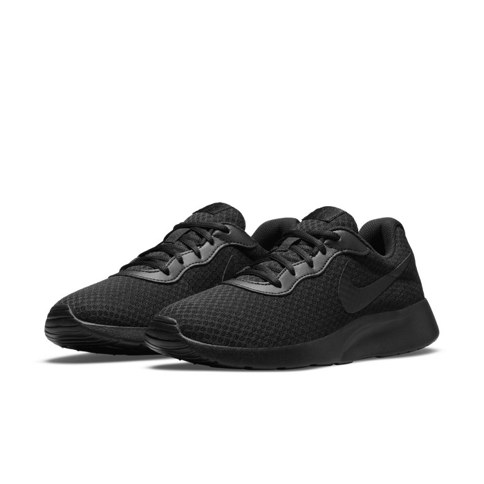 Black and white nike tanjun women's hotsell