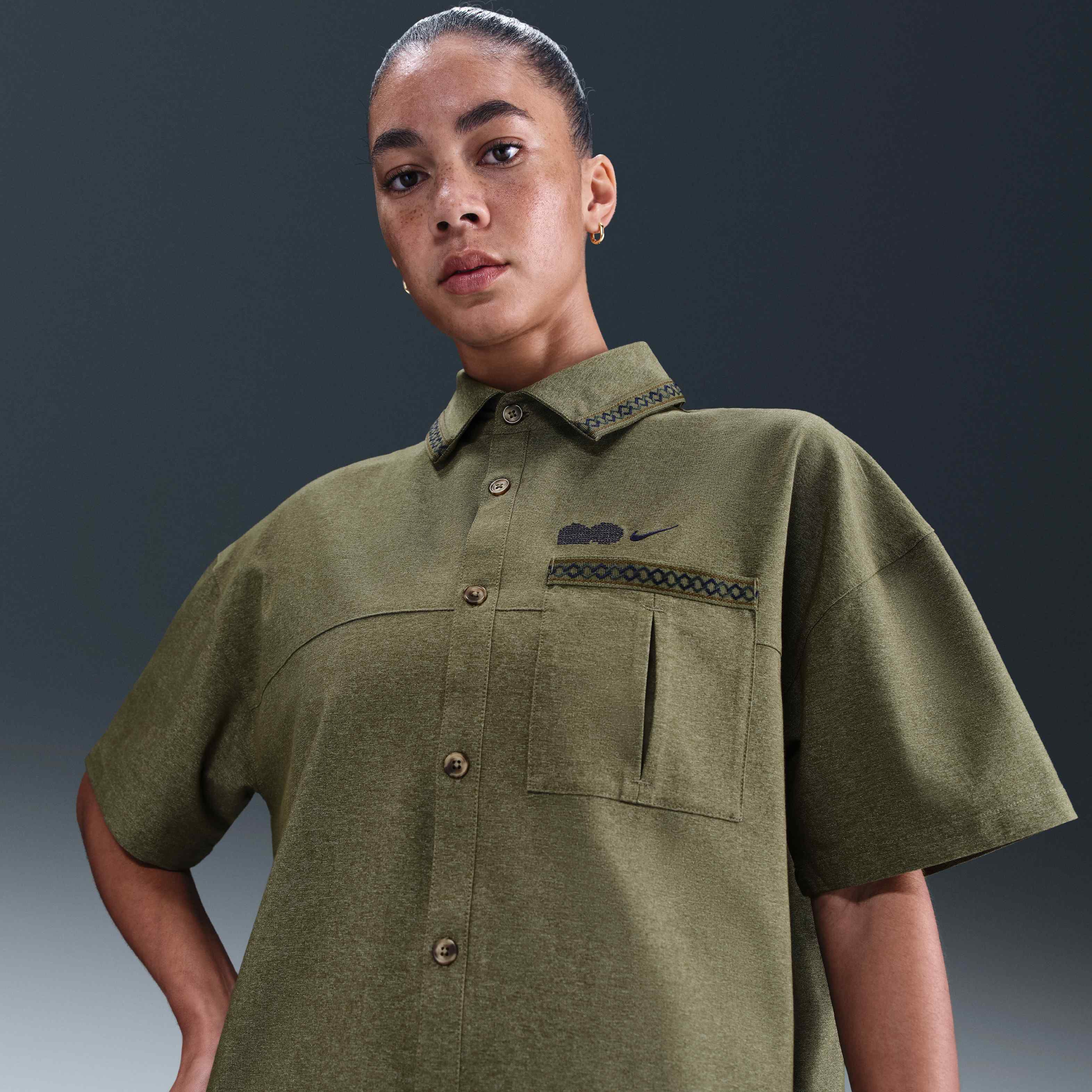 売れ筋商品|||ナイキ シャツ レディース トップス X NAOMI OSAKA - Button-down blouse - medium olive Buy Naomi Osaka Short-Sleeve Button-Down Top - Oil Green