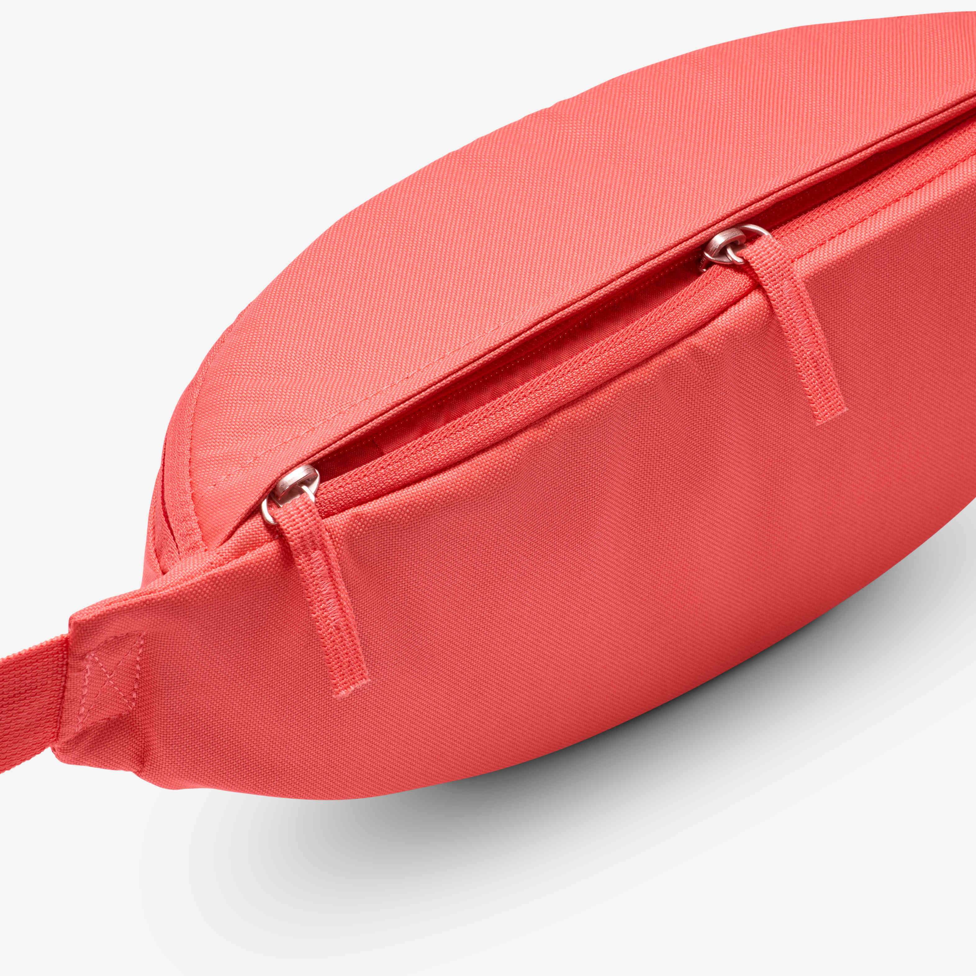 نايكي هيرتج image number 4