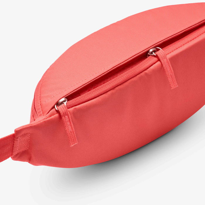 نايكي هيرتج image number 4 نايكي هيرتج image number 4