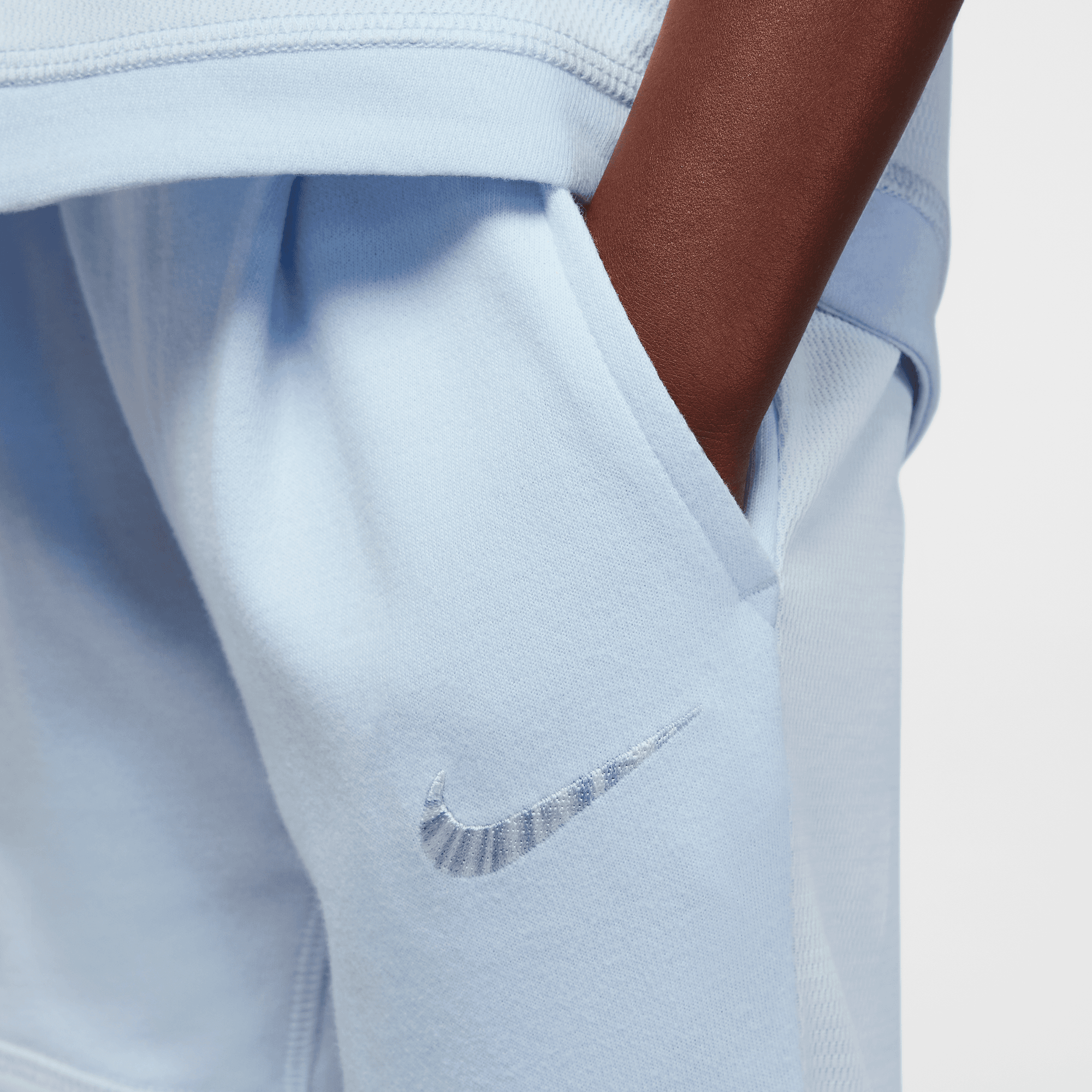 نايكي ريدي، ست! image number 2