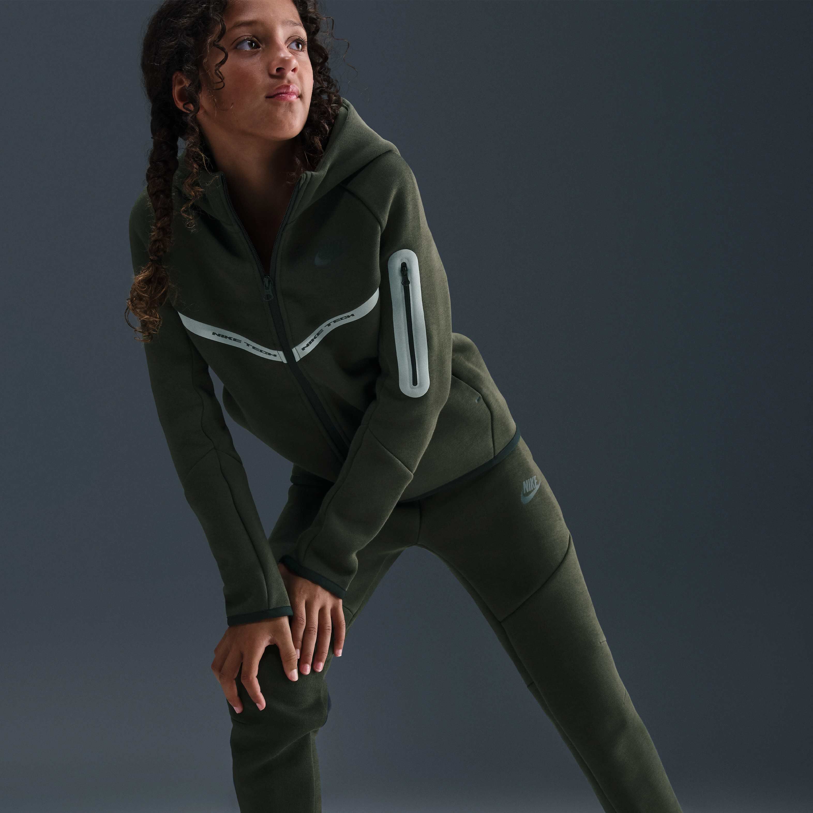 نايكي سبورتسوير تك فليس image number 4