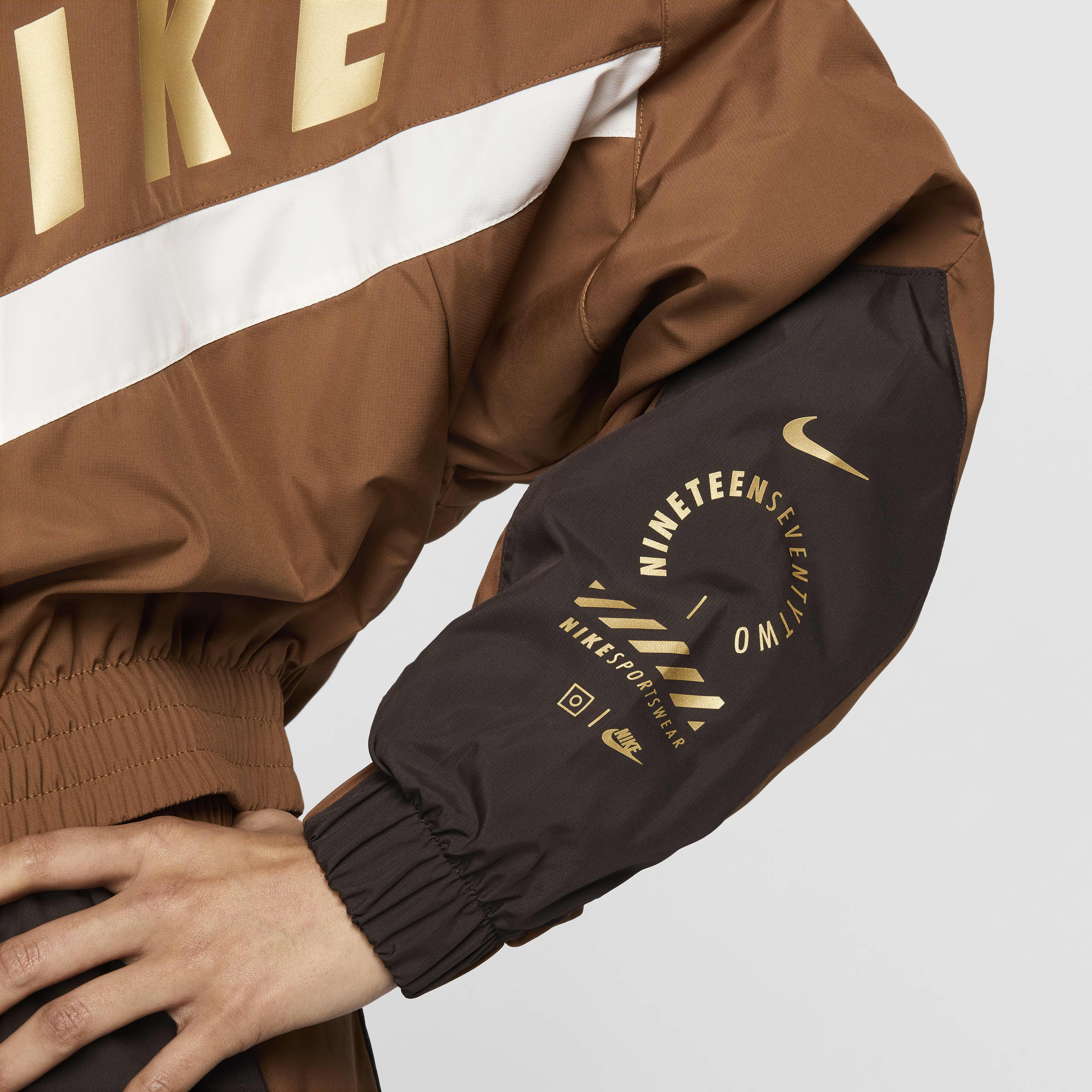 Nike anorak browns new arrivals