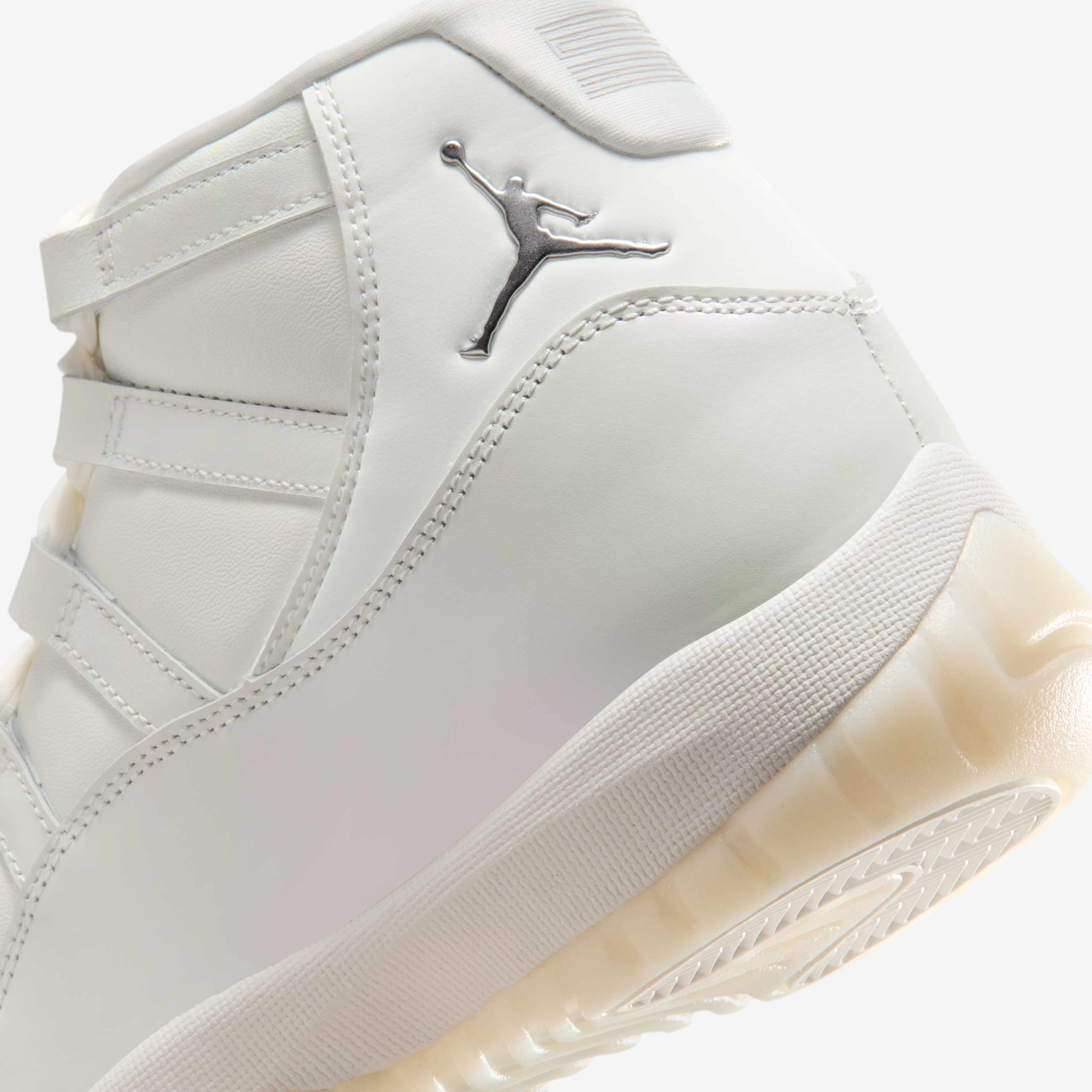 Air Jordan 11 Retro 'Pearl' image number 7