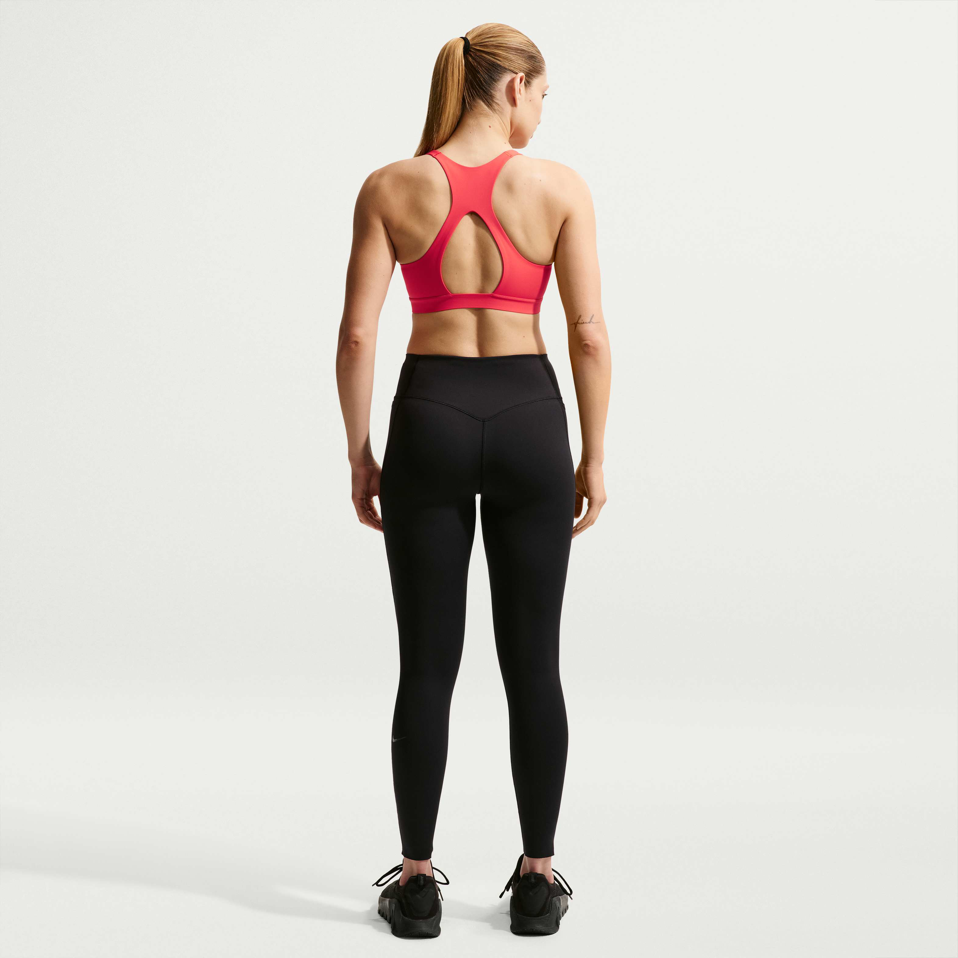 نايكي يونيفيرسا image number 4