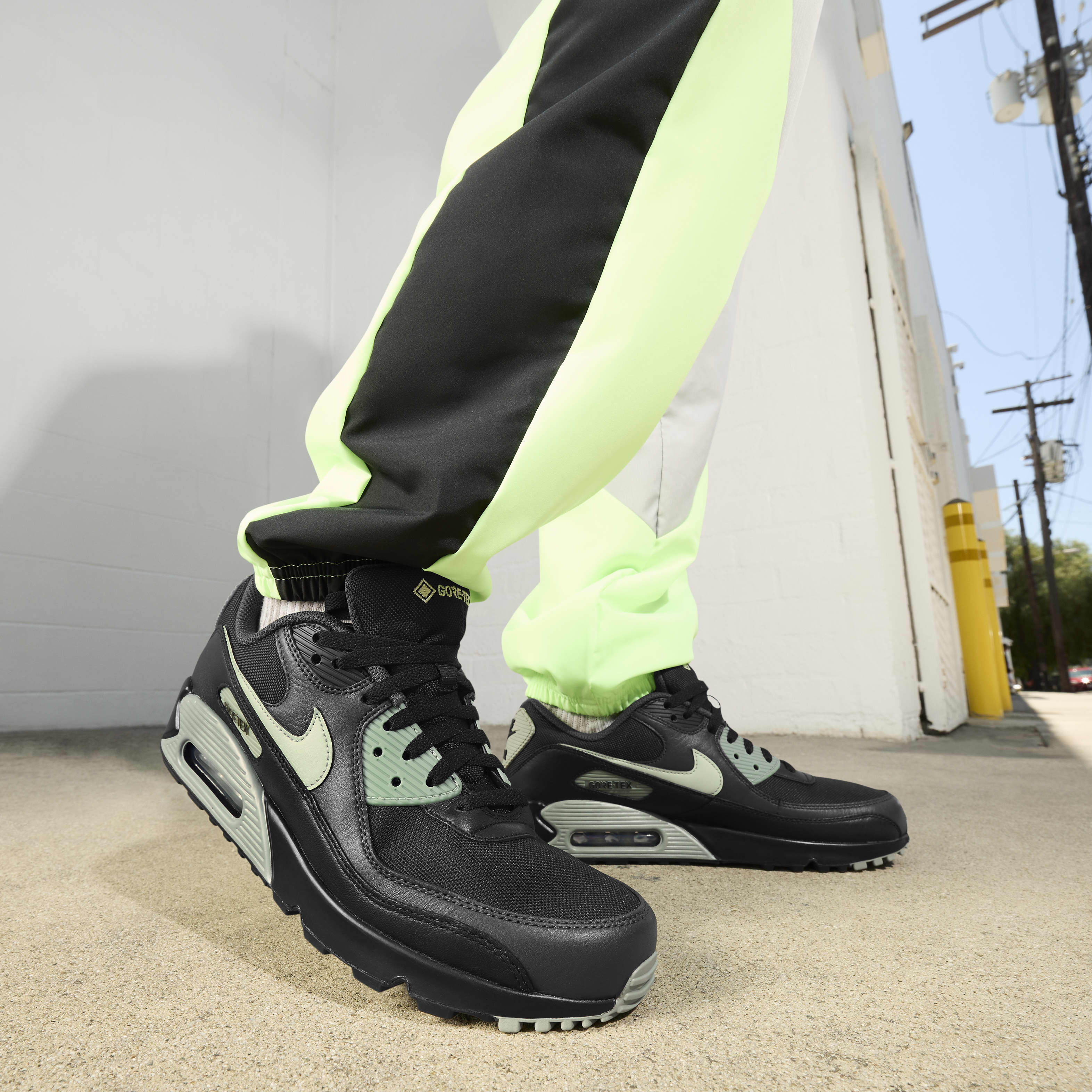 Buy Nike Air Max 90 GORE-TEX Men's Winterized Shoes - Dark