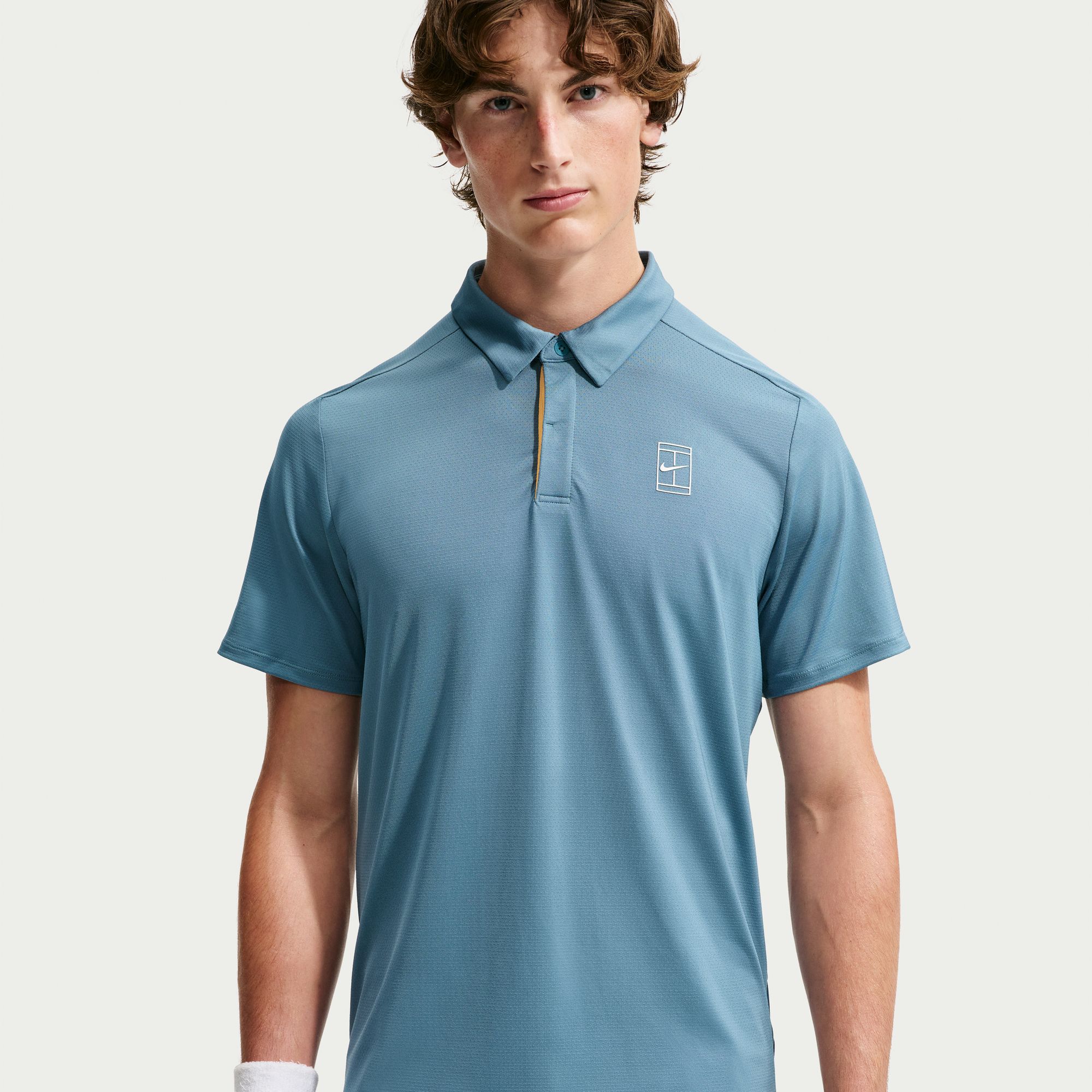 NikeCourt Advantage image number 2