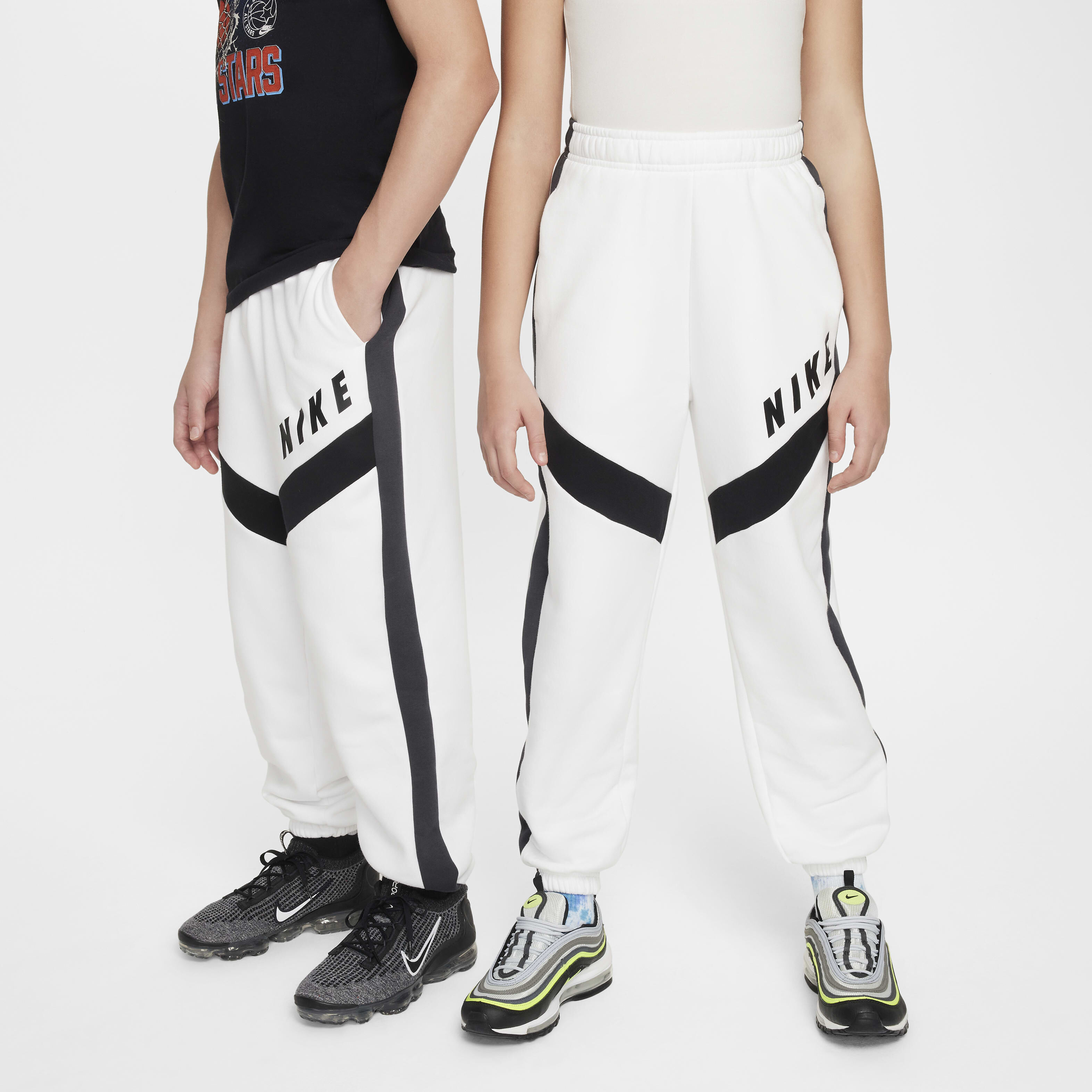 White and black nike joggers cheap