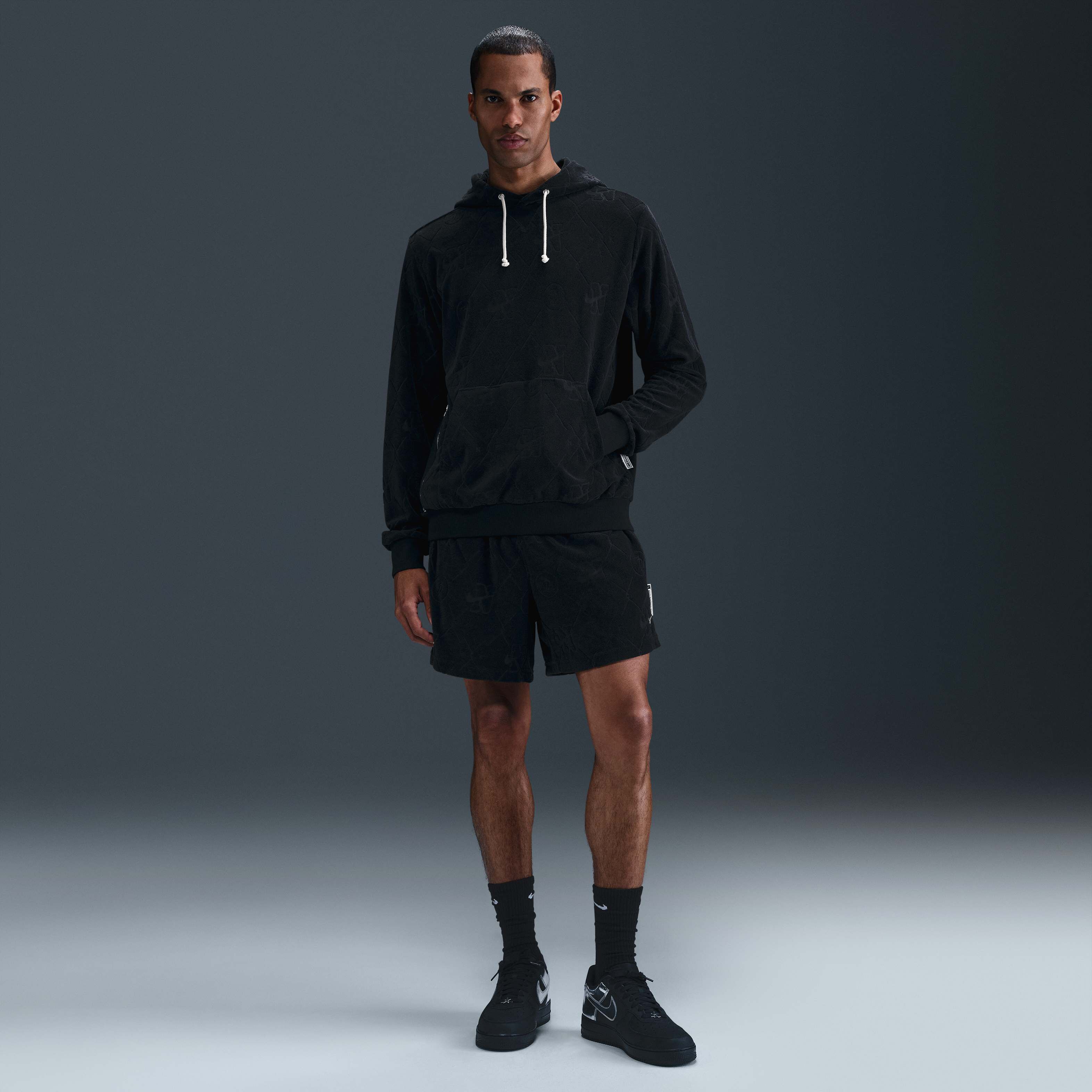 Nike Standard Issue image number 3